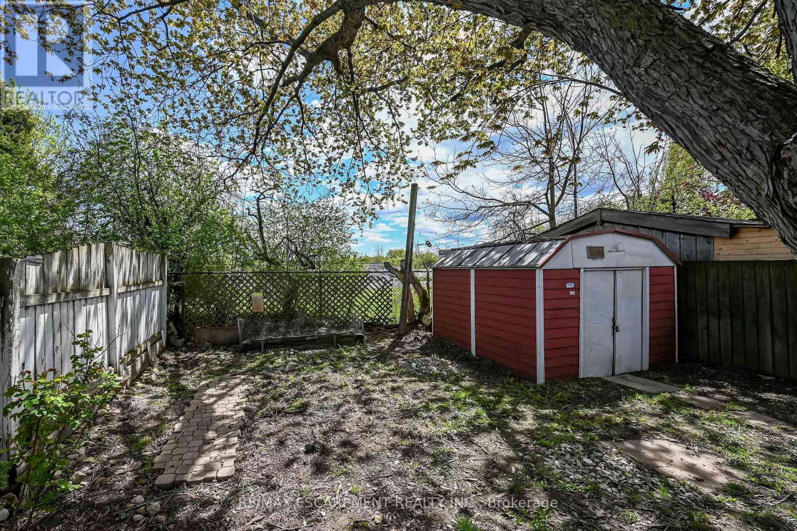 584 WATERLOO STREET - 37