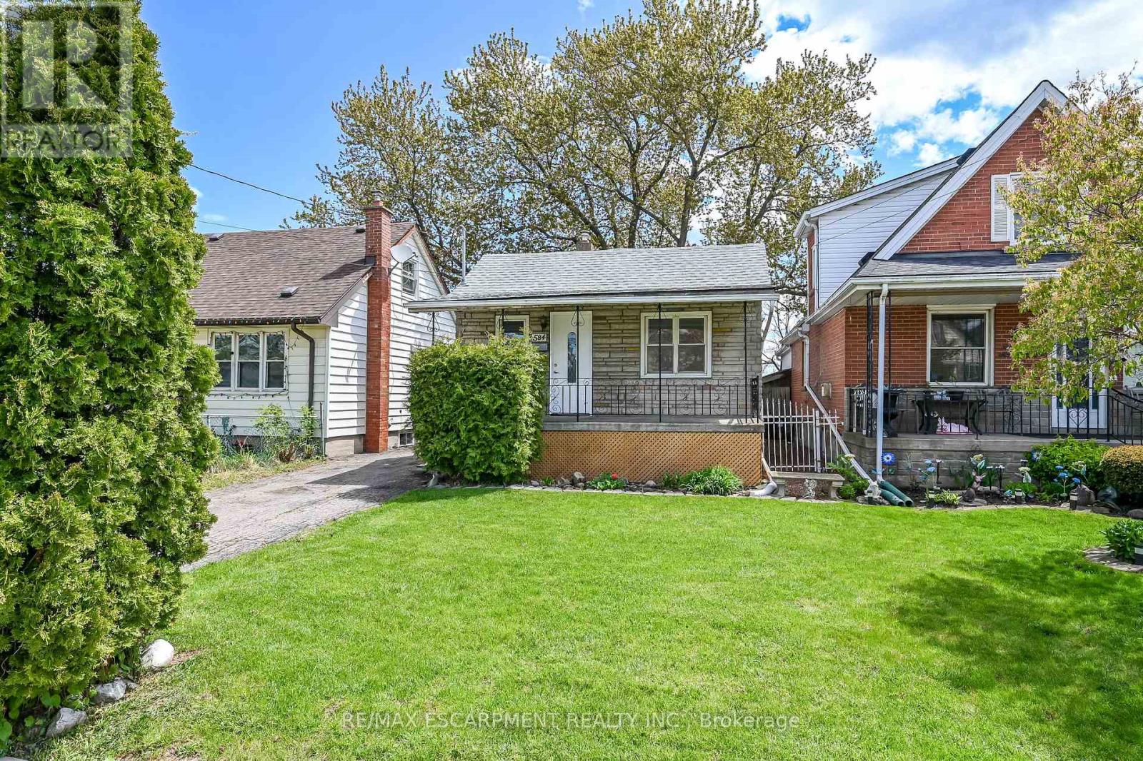 584 WATERLOO STREET - 4