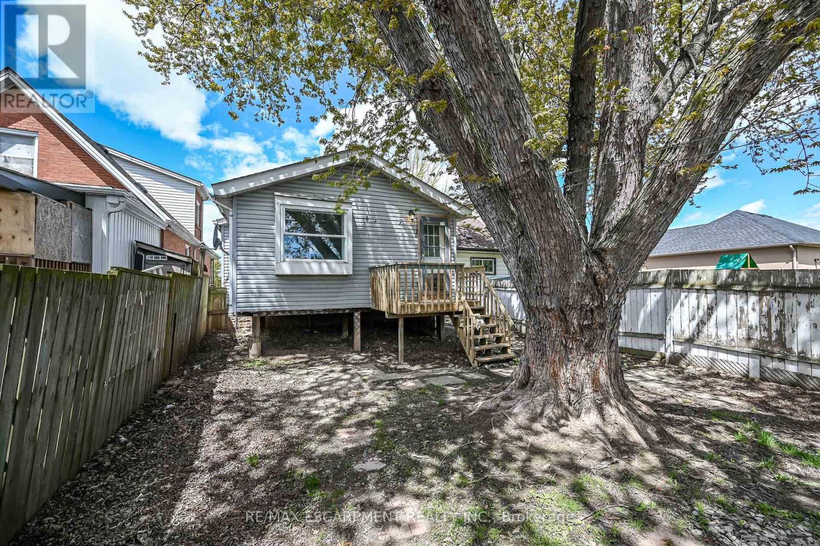 584 WATERLOO STREET - 40
