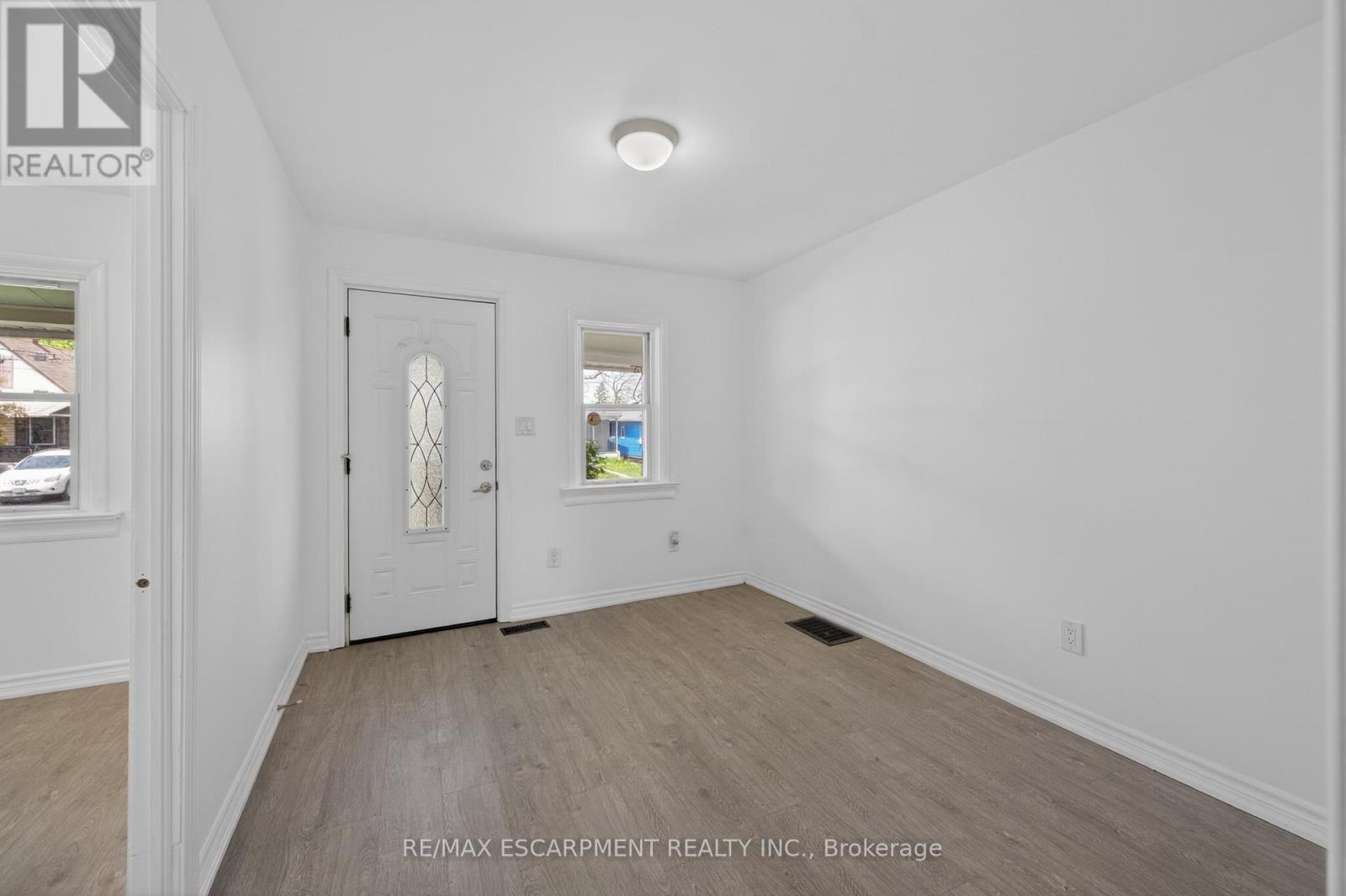 584 WATERLOO STREET - 5