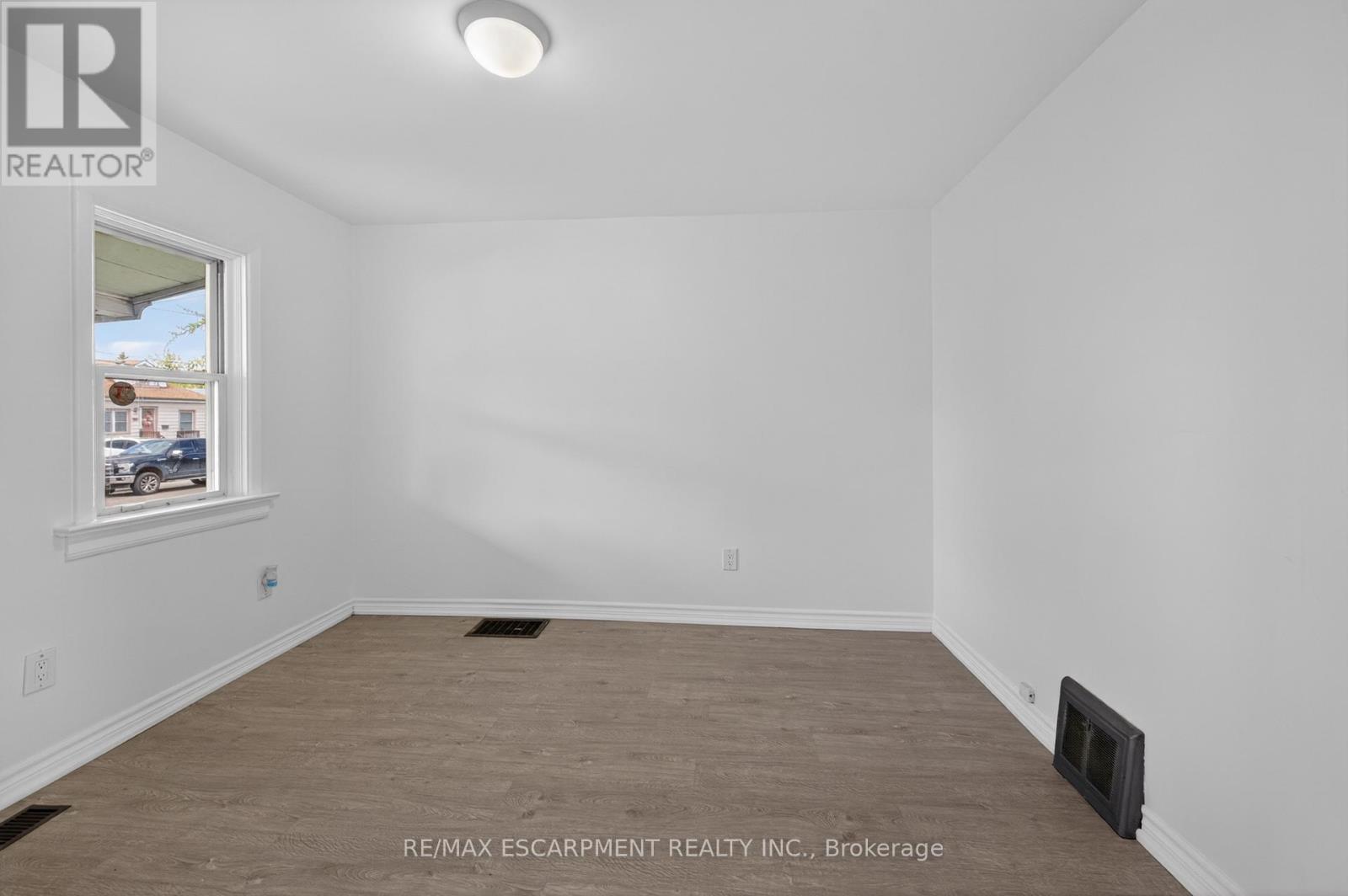 584 WATERLOO STREET - 7