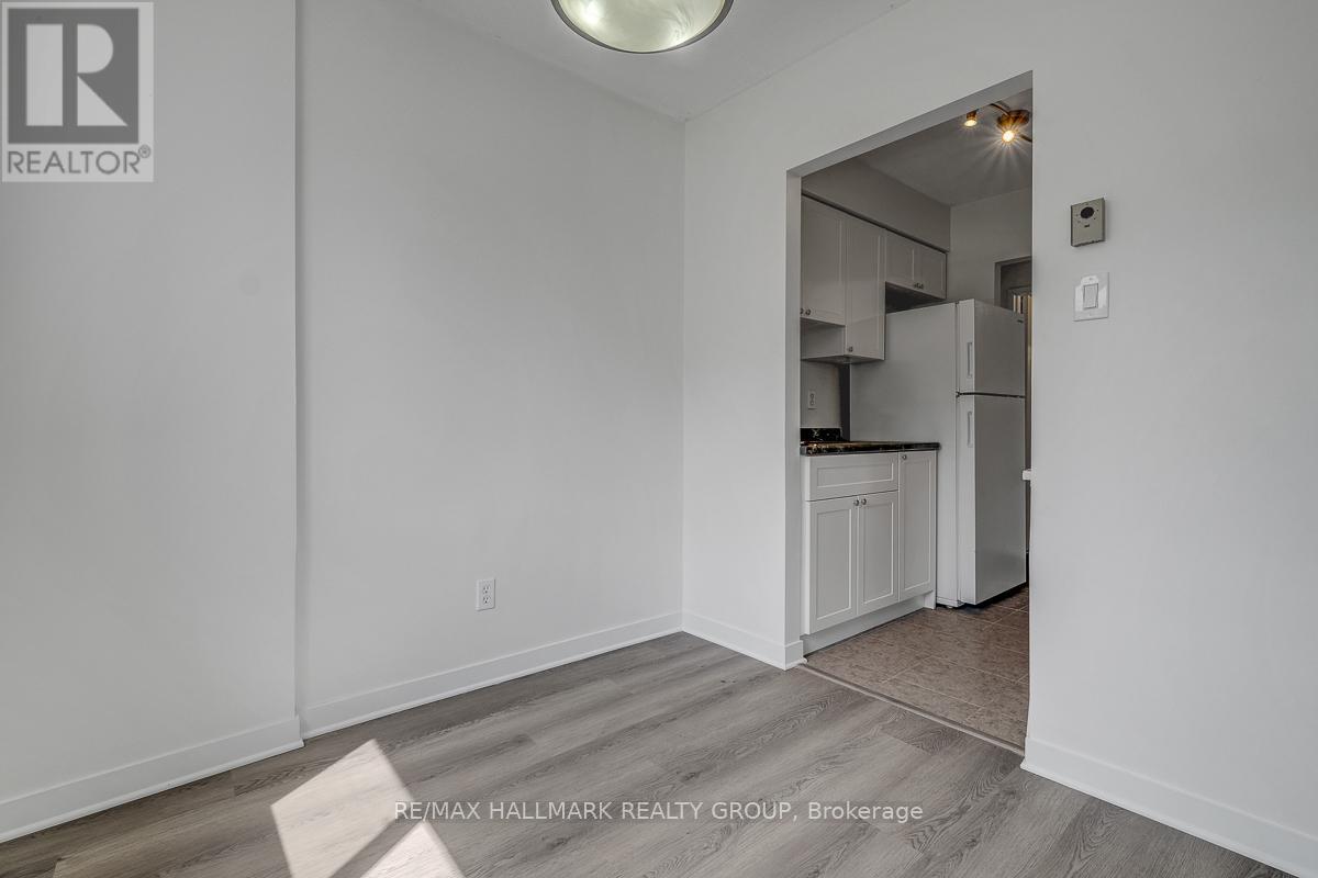 #105A 2041 ARROWSMITH DRIVE - 10