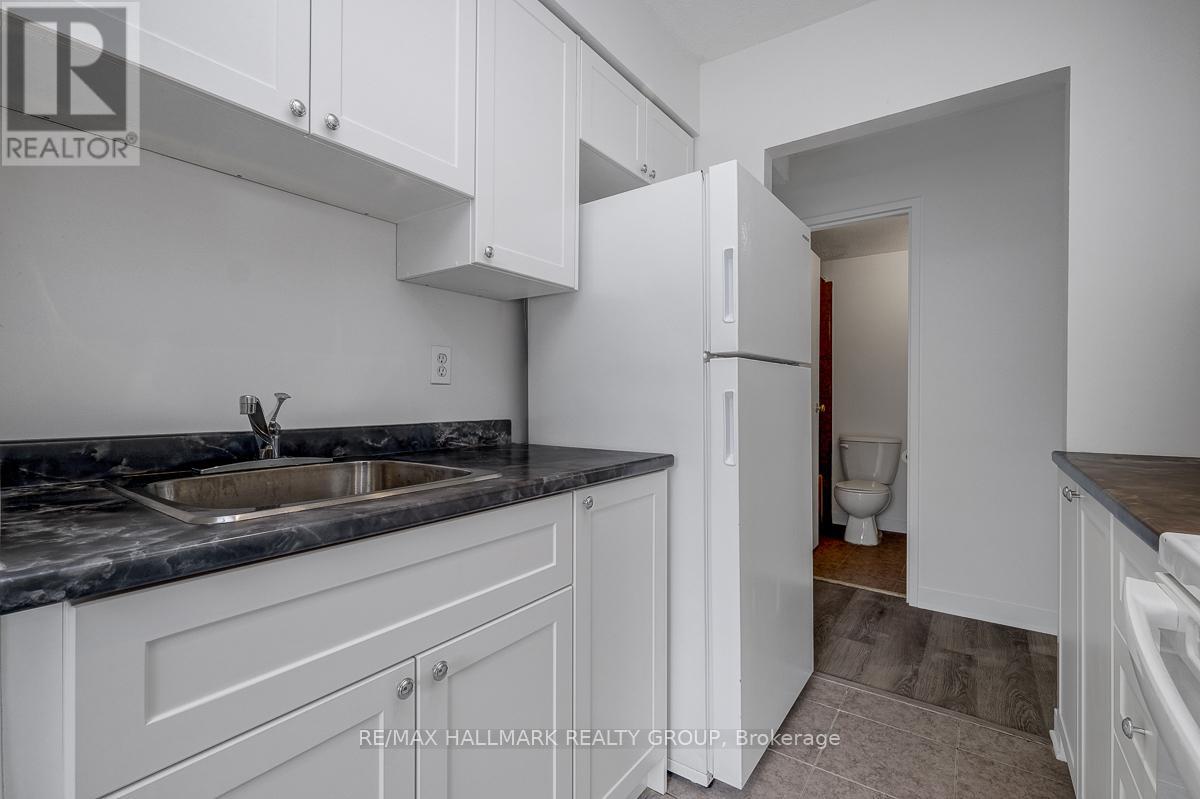 #105A 2041 ARROWSMITH DRIVE - 14