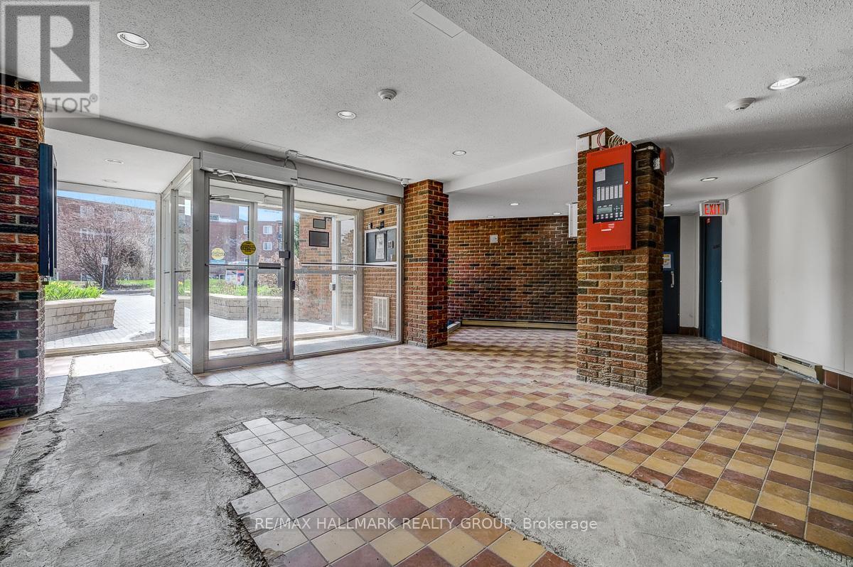 #105A 2041 ARROWSMITH DRIVE - 2
