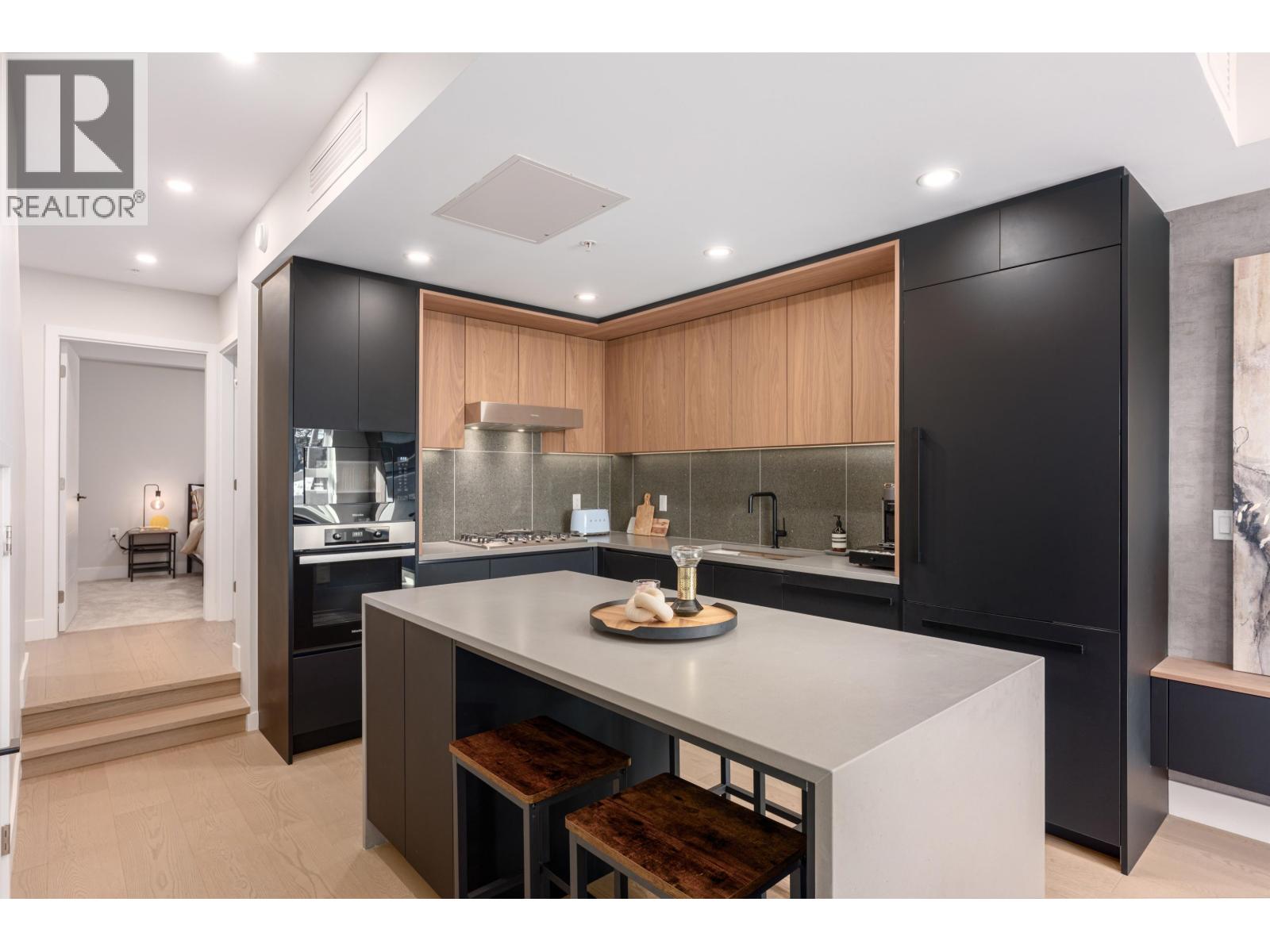 135 W 41ST AVENUE — photo 3