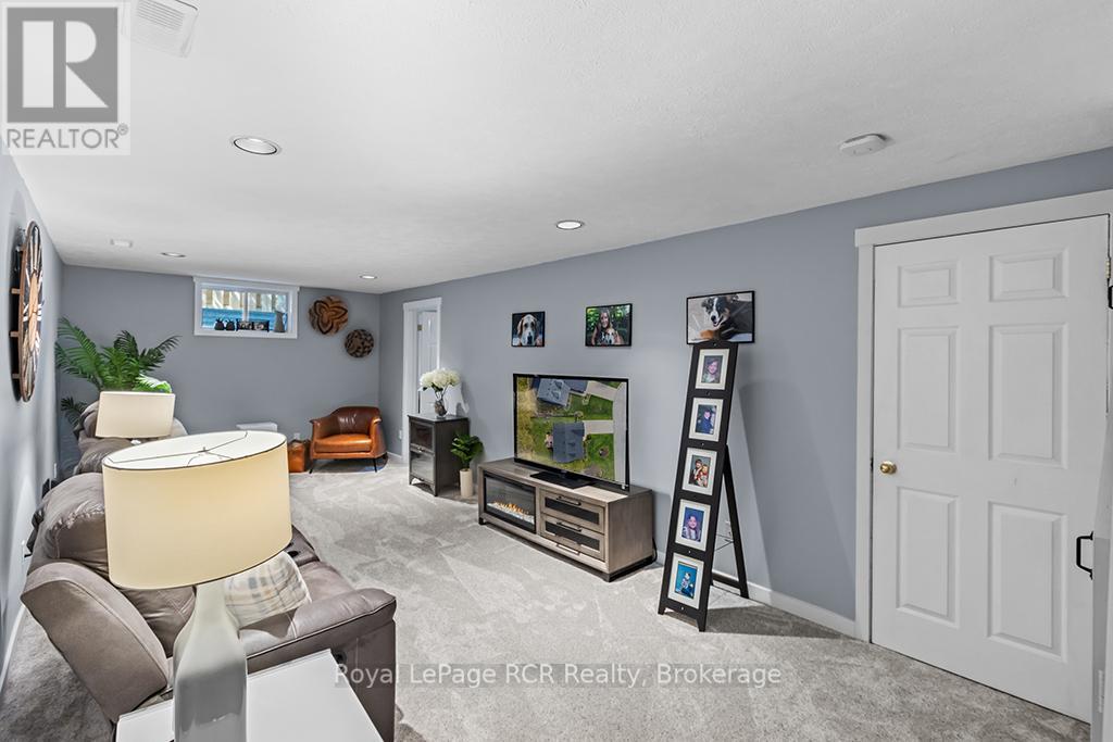 453 8TH A AVENUE E - 32