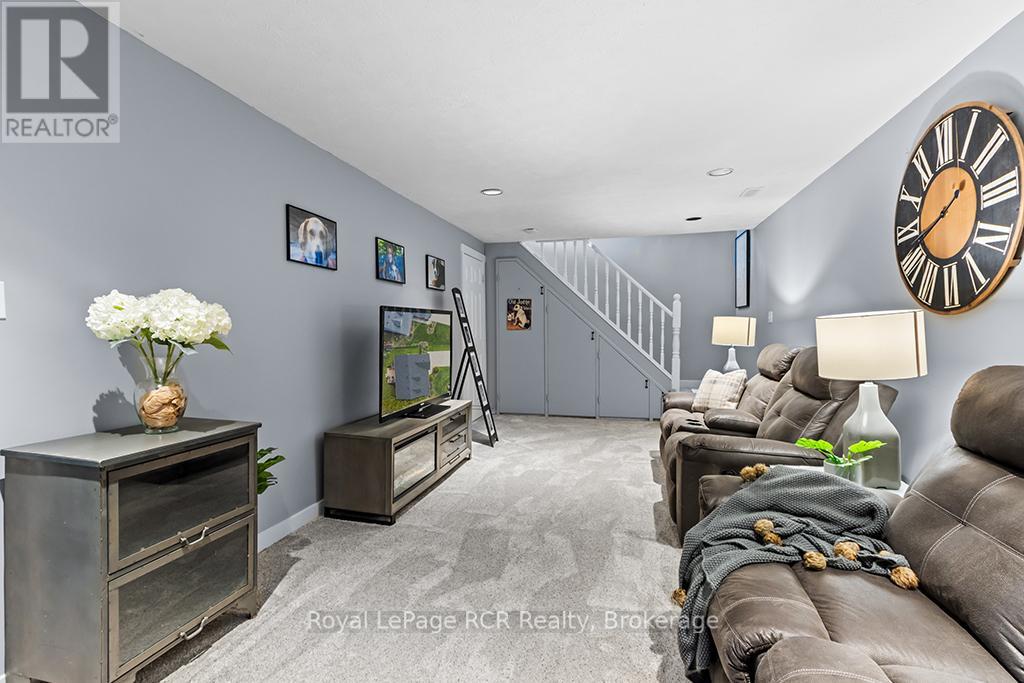 453 8TH A AVENUE E - 33