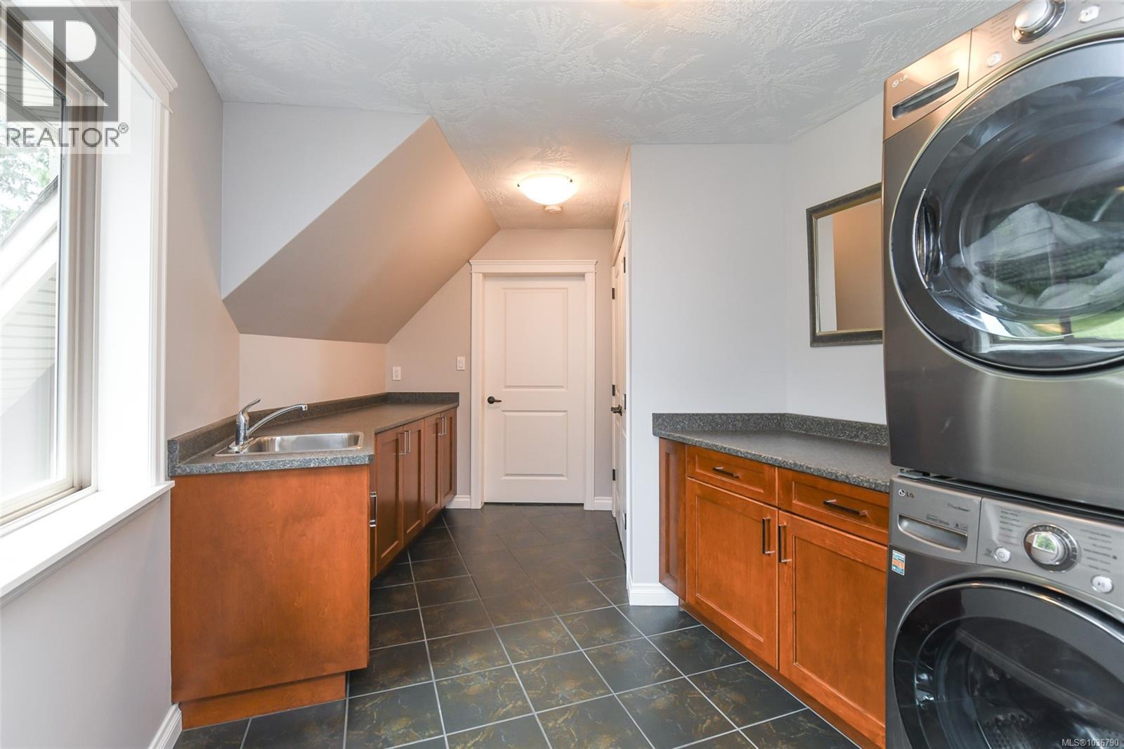 1331 Hudson Rd - 50