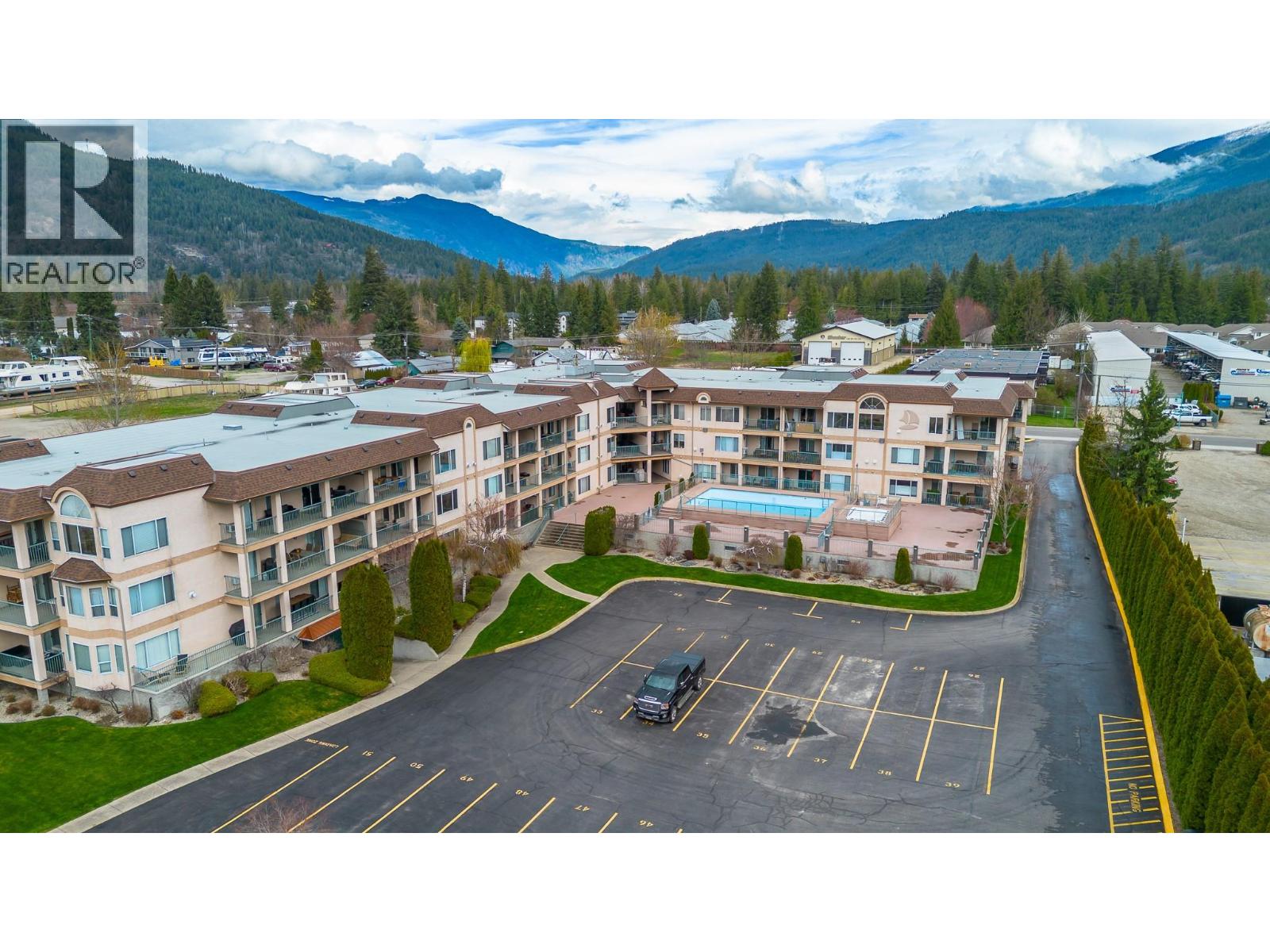 1002 Riverside Avenue Unit# 304, Sicamous