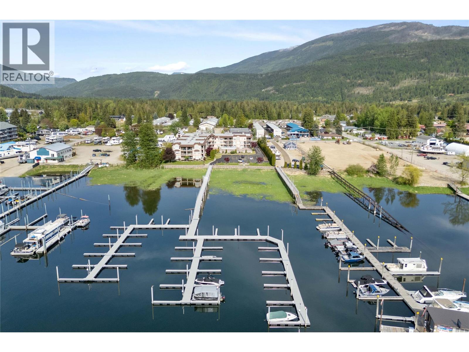 1002 Riverside Avenue Unit# 304, Sicamous