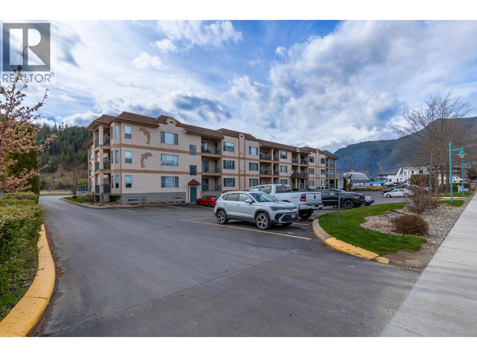 1002 Riverside Avenue Unit# 304, Sicamous