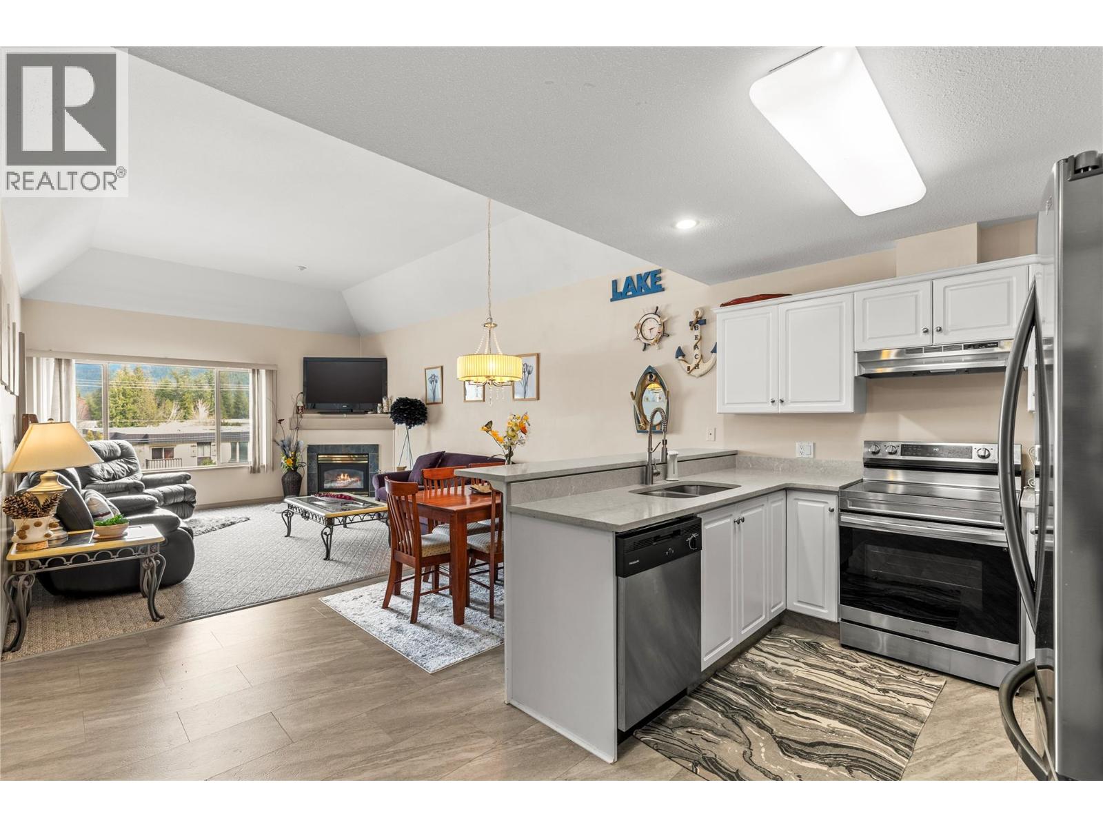 1002 Riverside Avenue Unit# 304, Sicamous