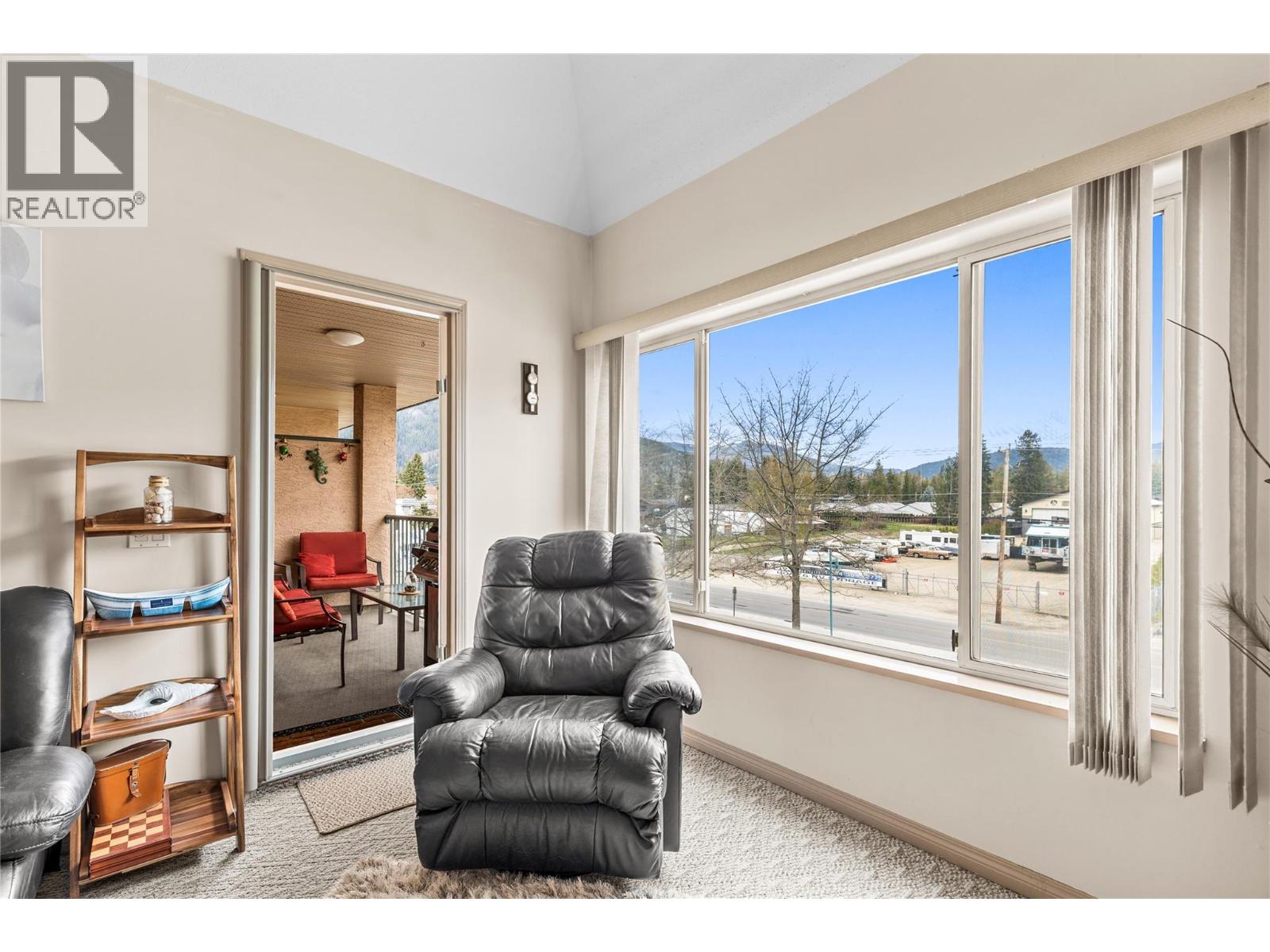 1002 Riverside Avenue Unit# 304, Sicamous