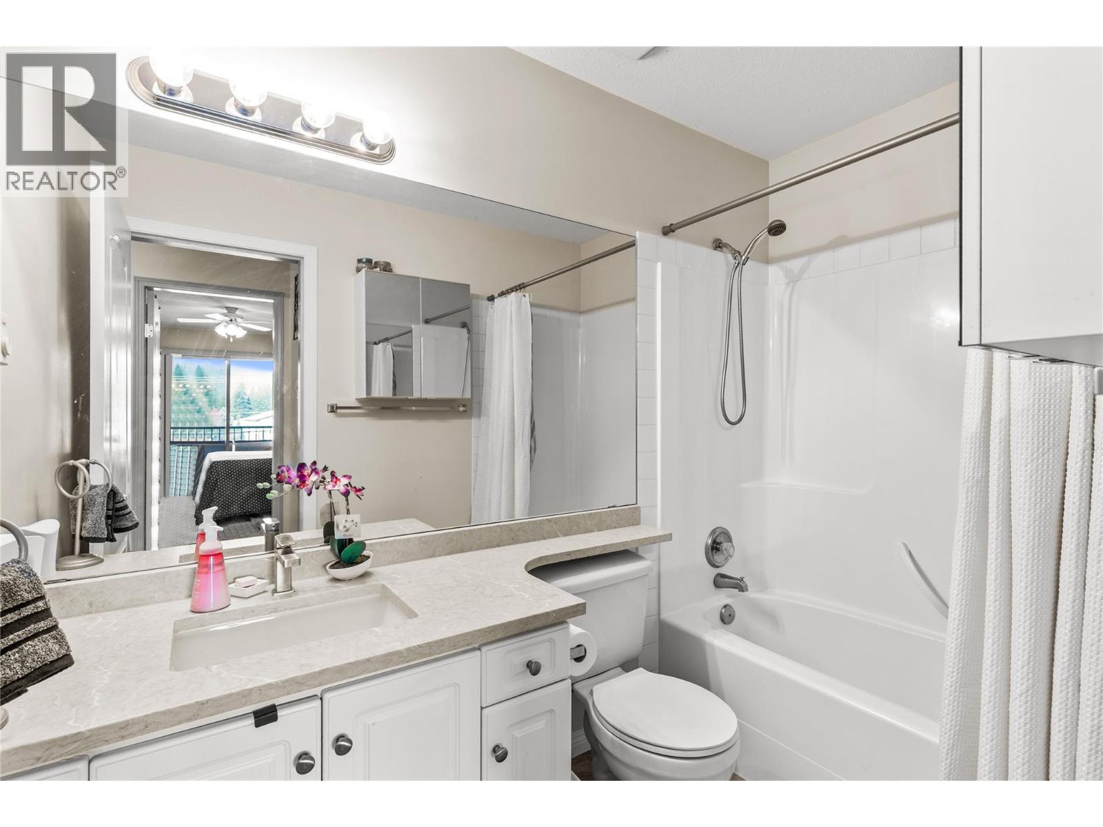 1002 Riverside Avenue Unit# 304, Sicamous