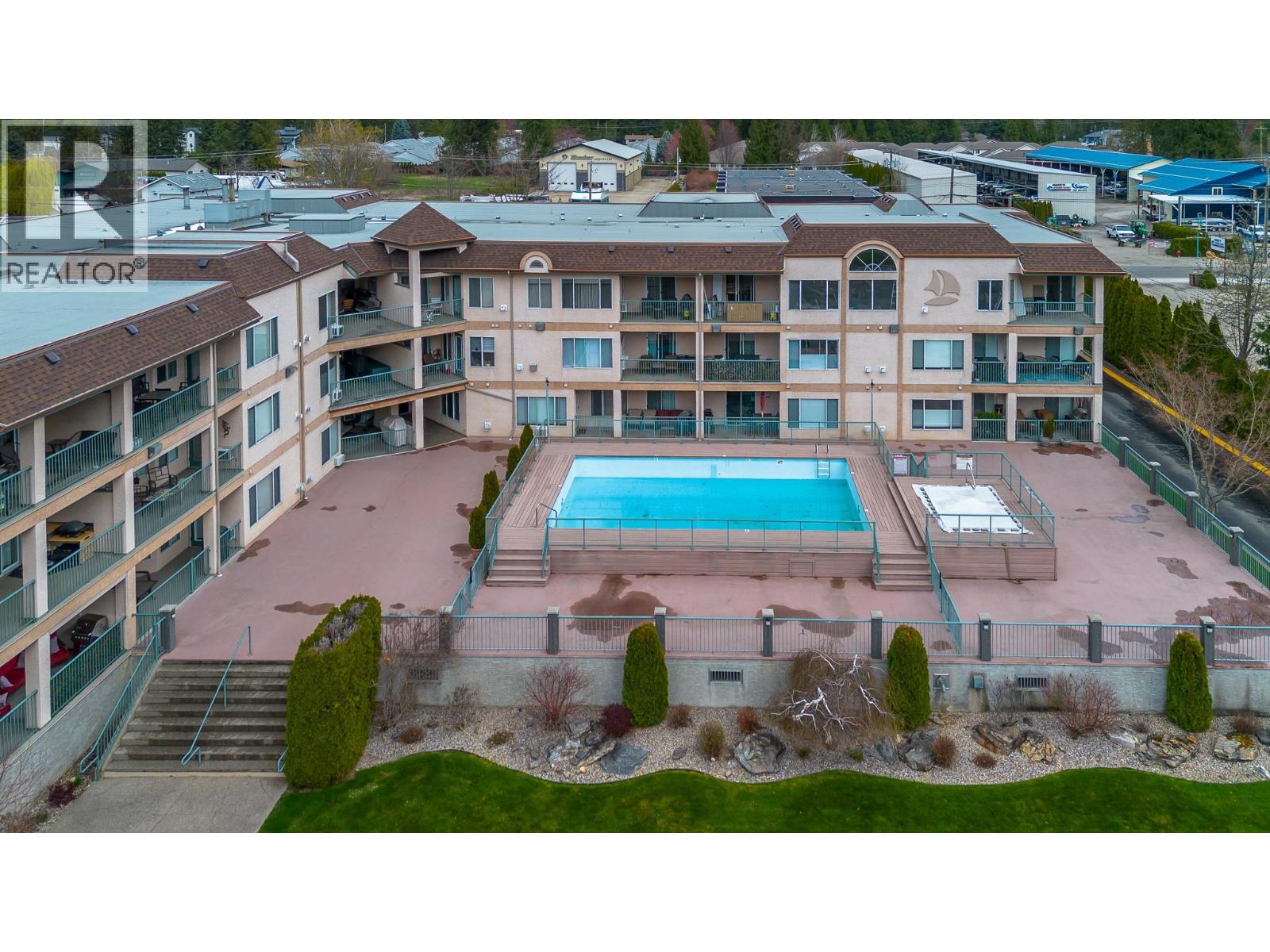 1002 Riverside Avenue Unit# 304, Sicamous