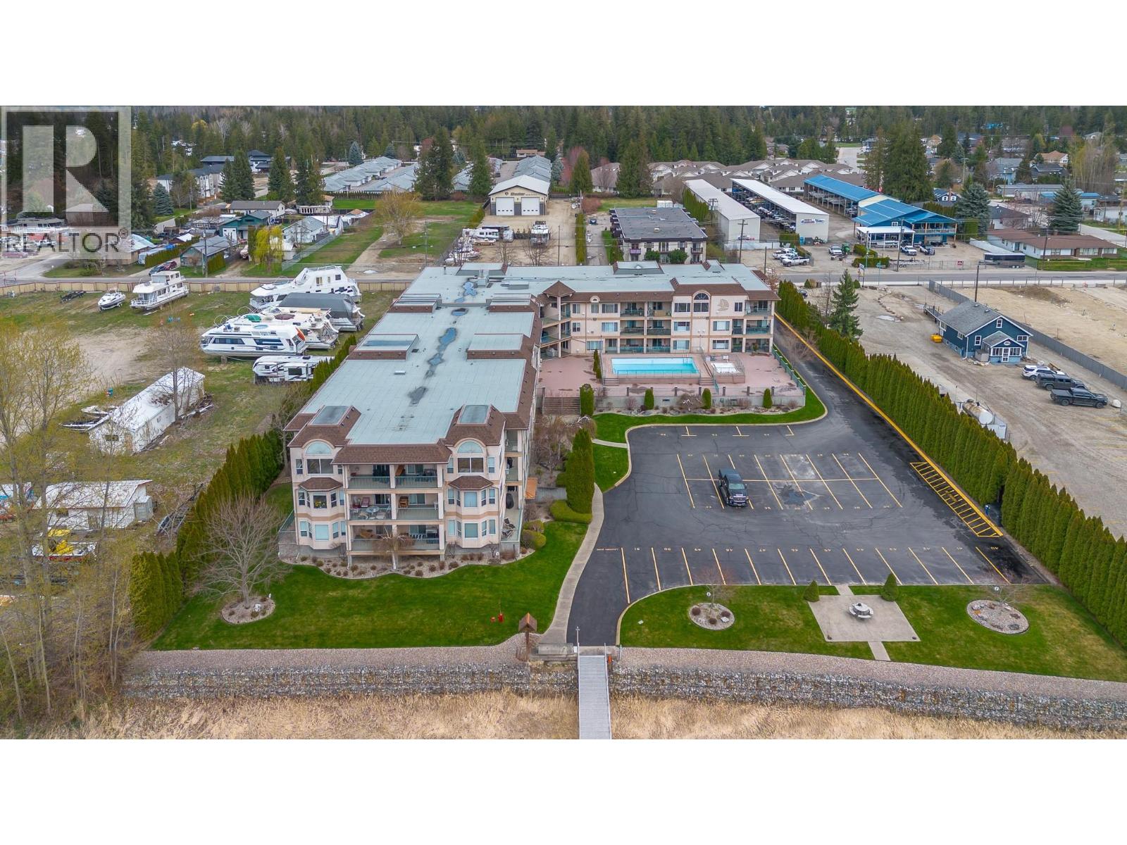 1002 Riverside Avenue Unit# 304, Sicamous