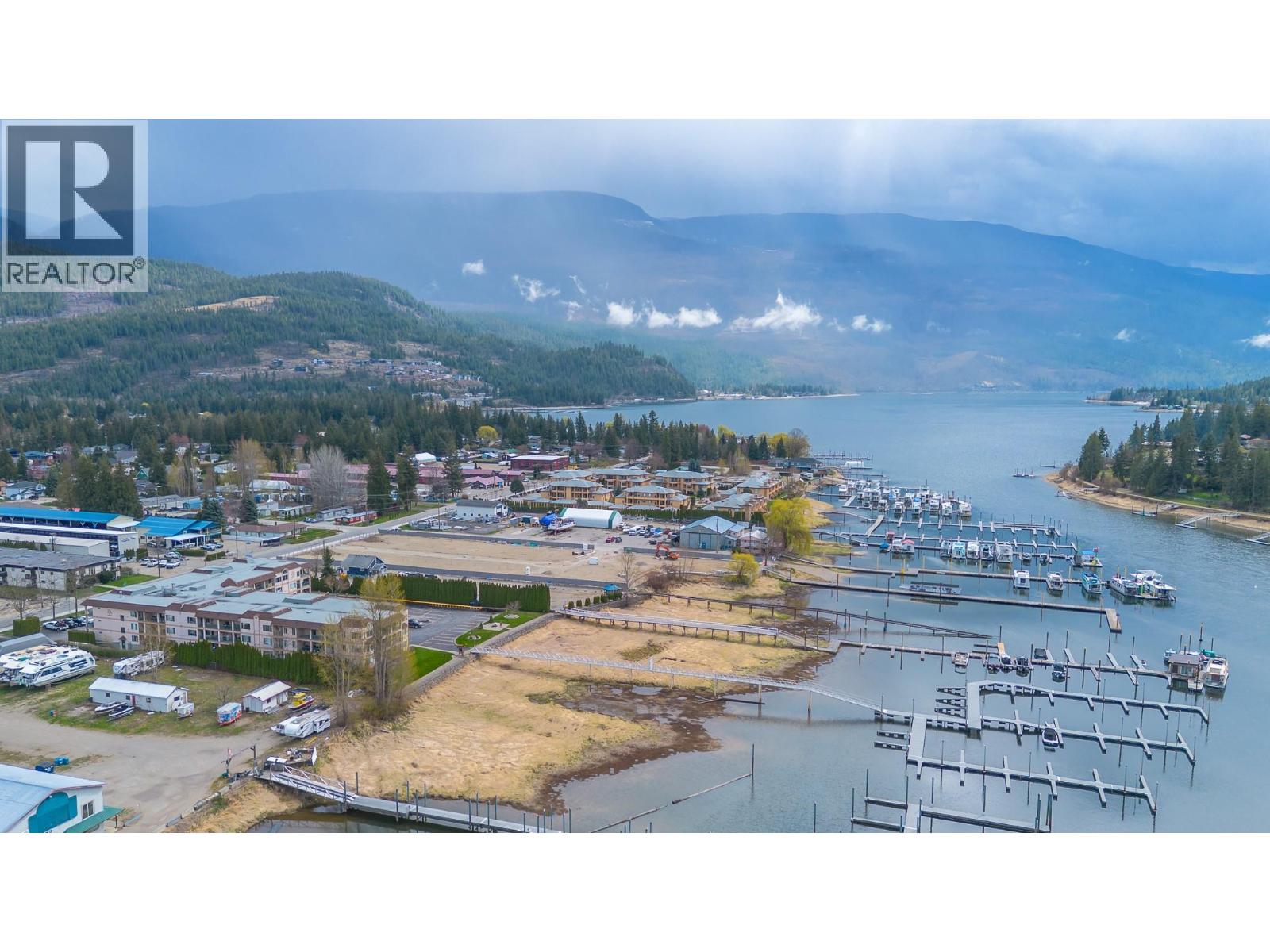 1002 Riverside Avenue Unit# 304, Sicamous