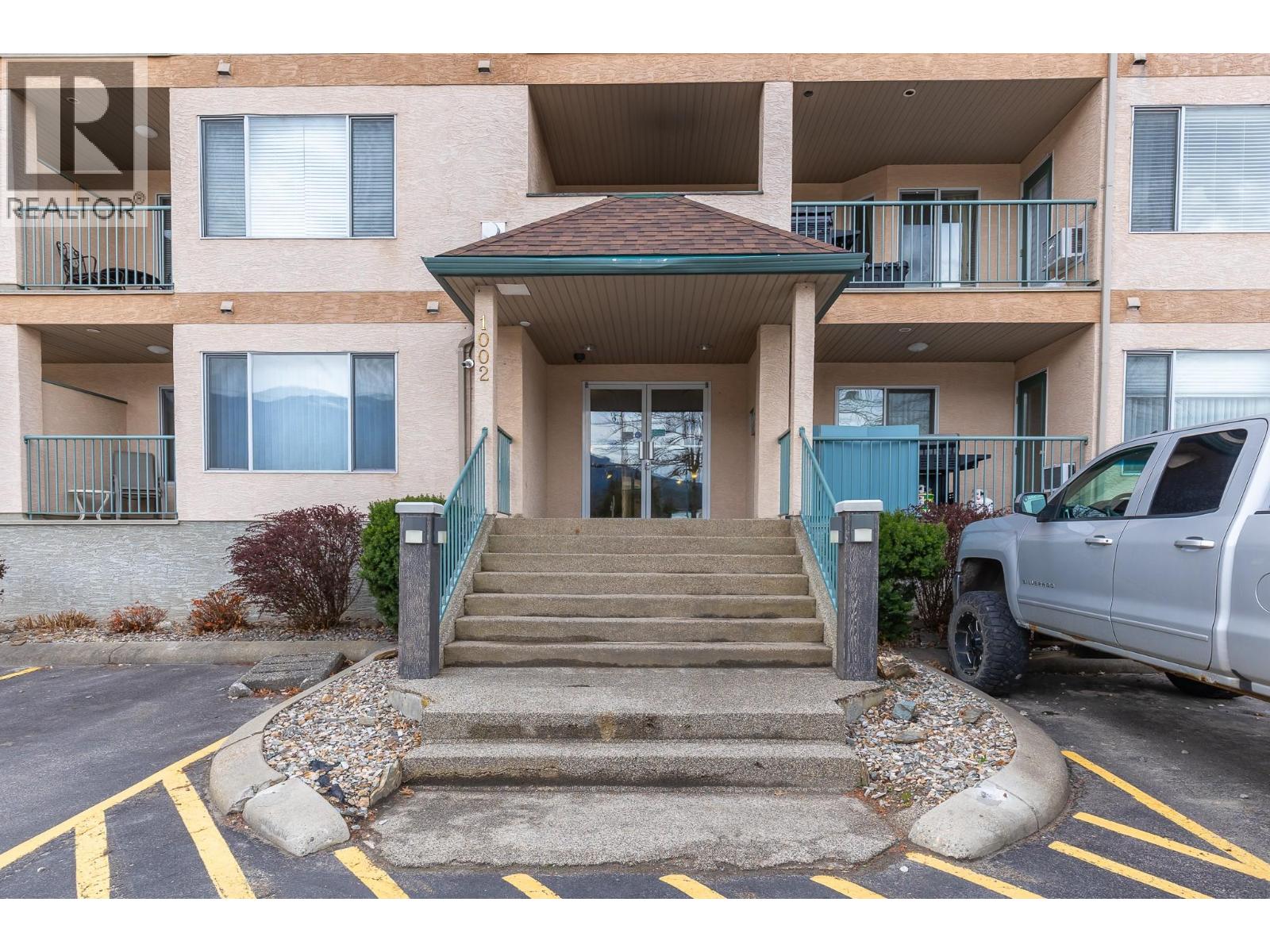 1002 Riverside Avenue Unit# 304, Sicamous