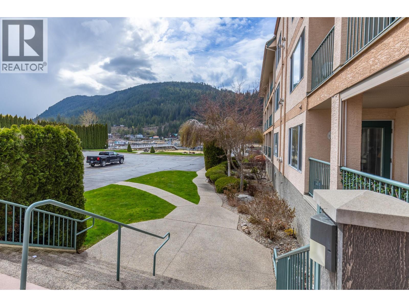 1002 Riverside Avenue Unit# 304, Sicamous