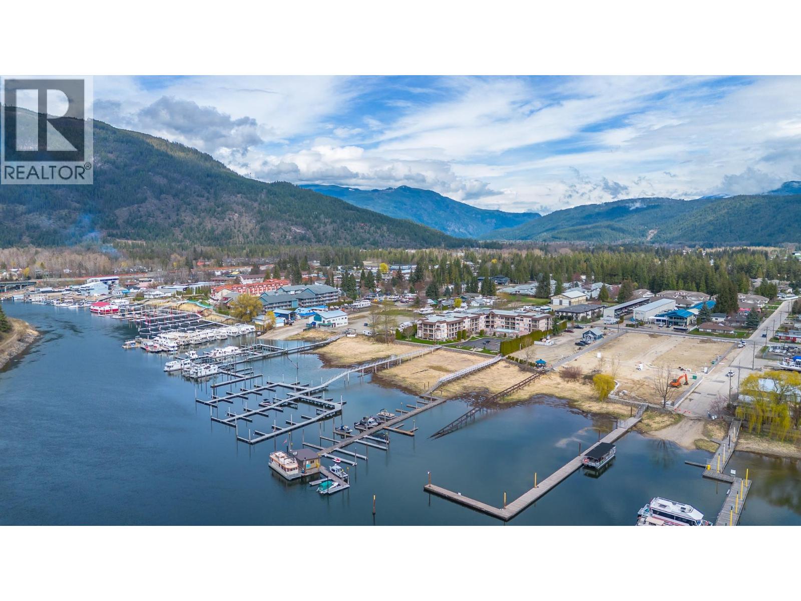1002 Riverside Avenue Unit# 304, Sicamous