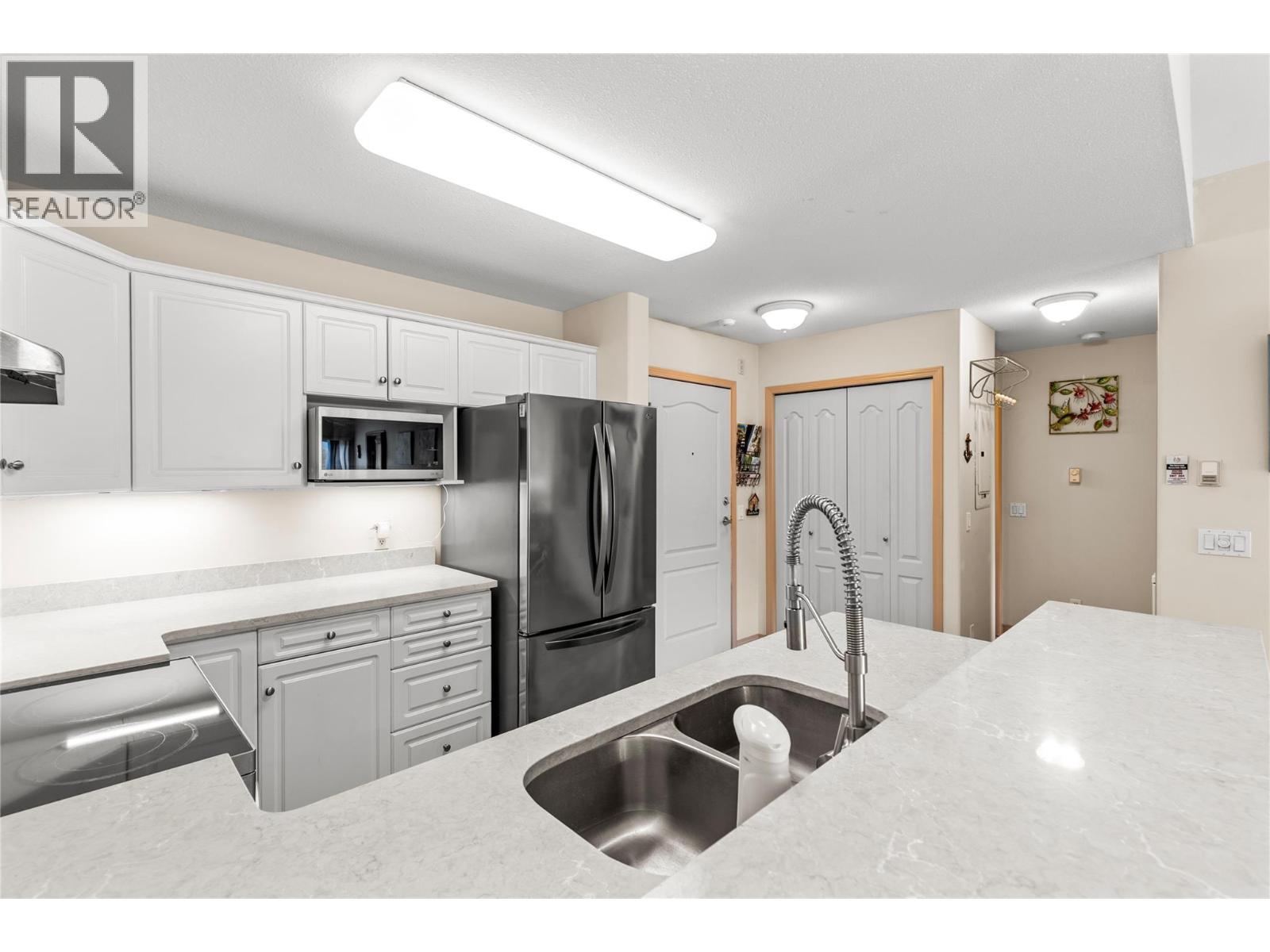 1002 Riverside Avenue Unit# 304, Sicamous