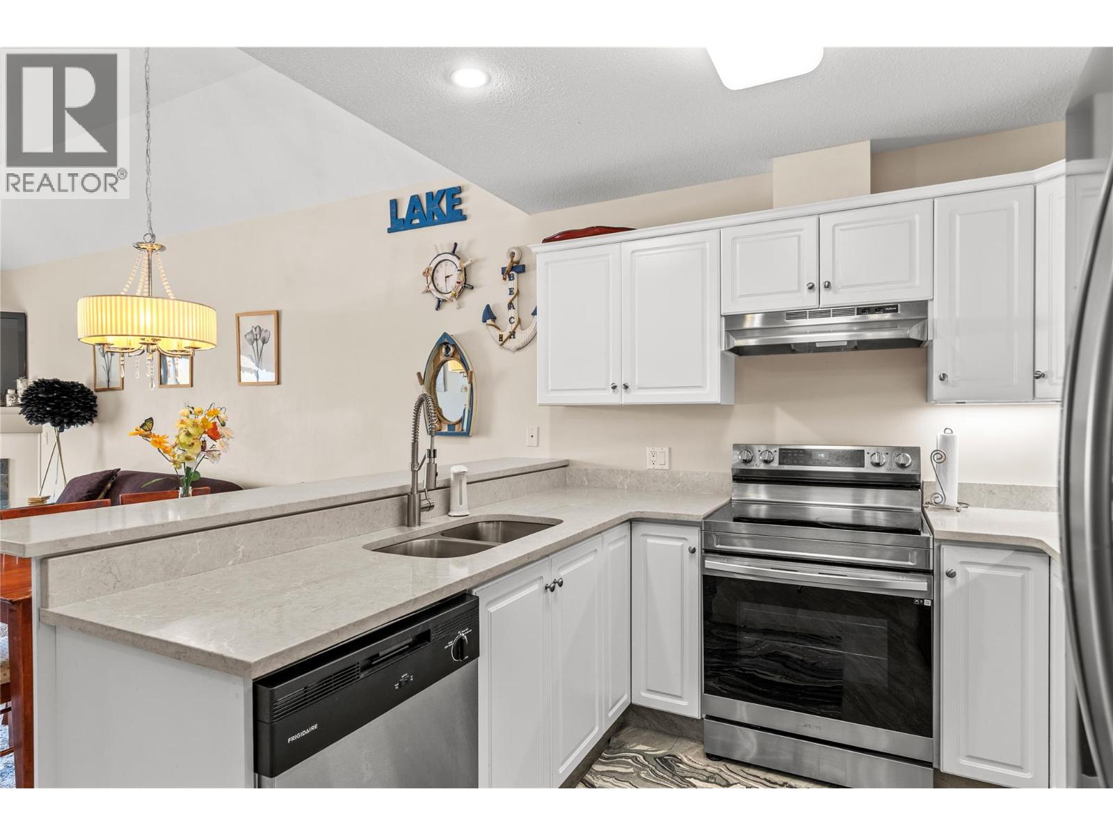 1002 Riverside Avenue Unit# 304, Sicamous