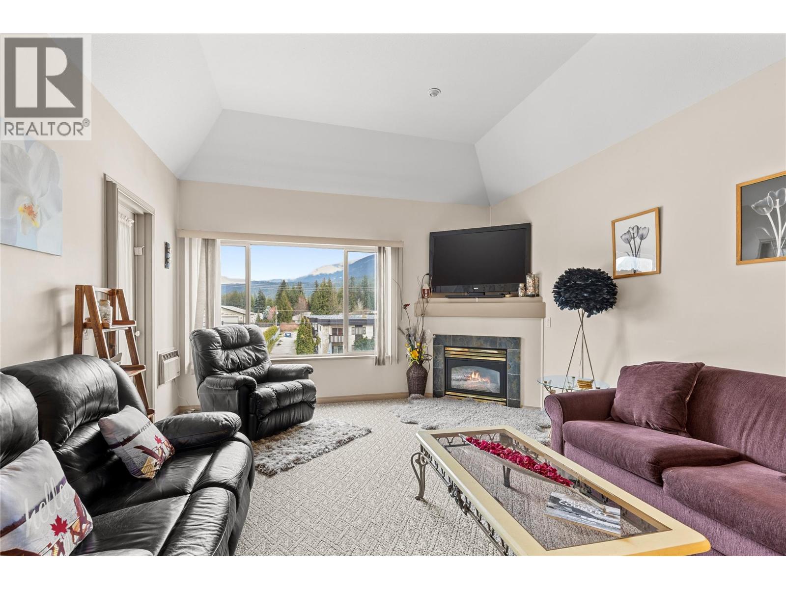 1002 Riverside Avenue Unit# 304, Sicamous