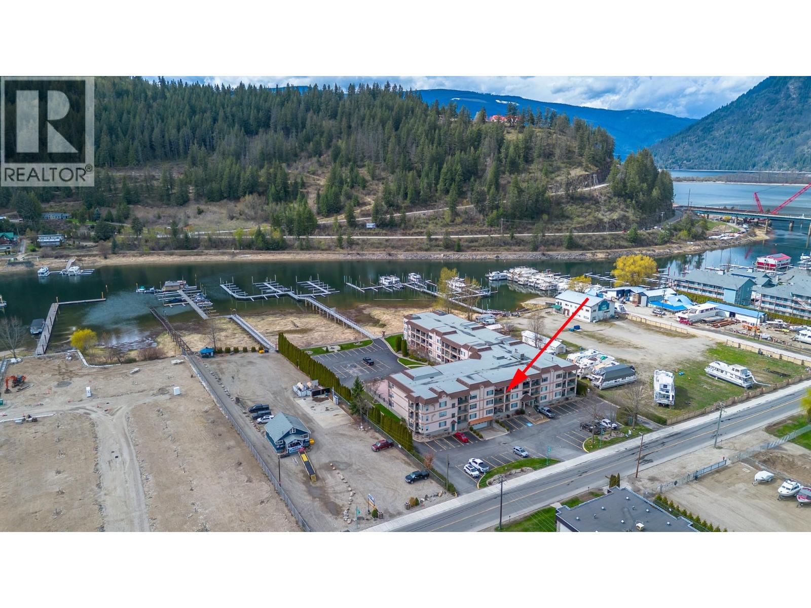 1002 Riverside Avenue Unit# 304, Sicamous
