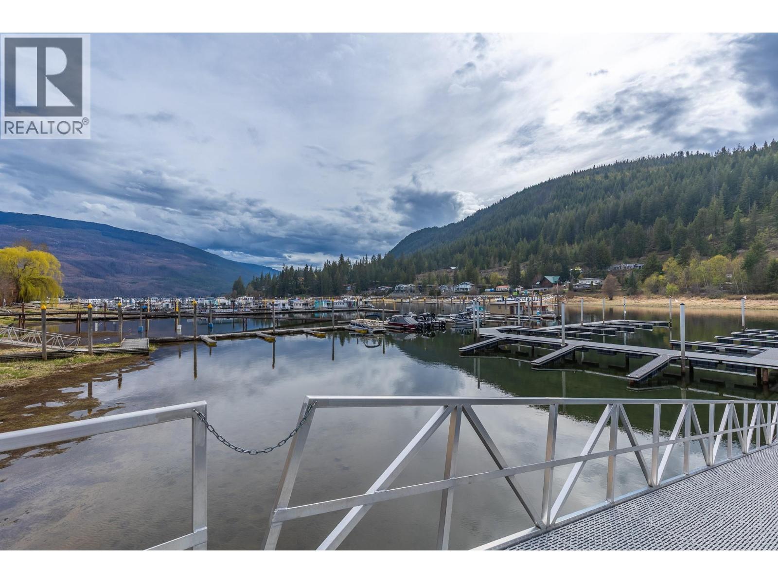 1002 Riverside Avenue Unit# 304, Sicamous