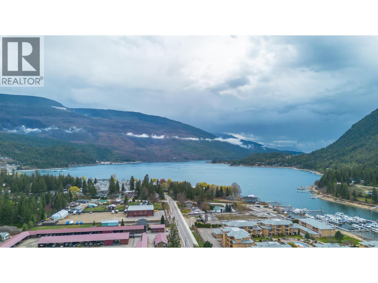 1002 Riverside Avenue Unit# 304, Sicamous