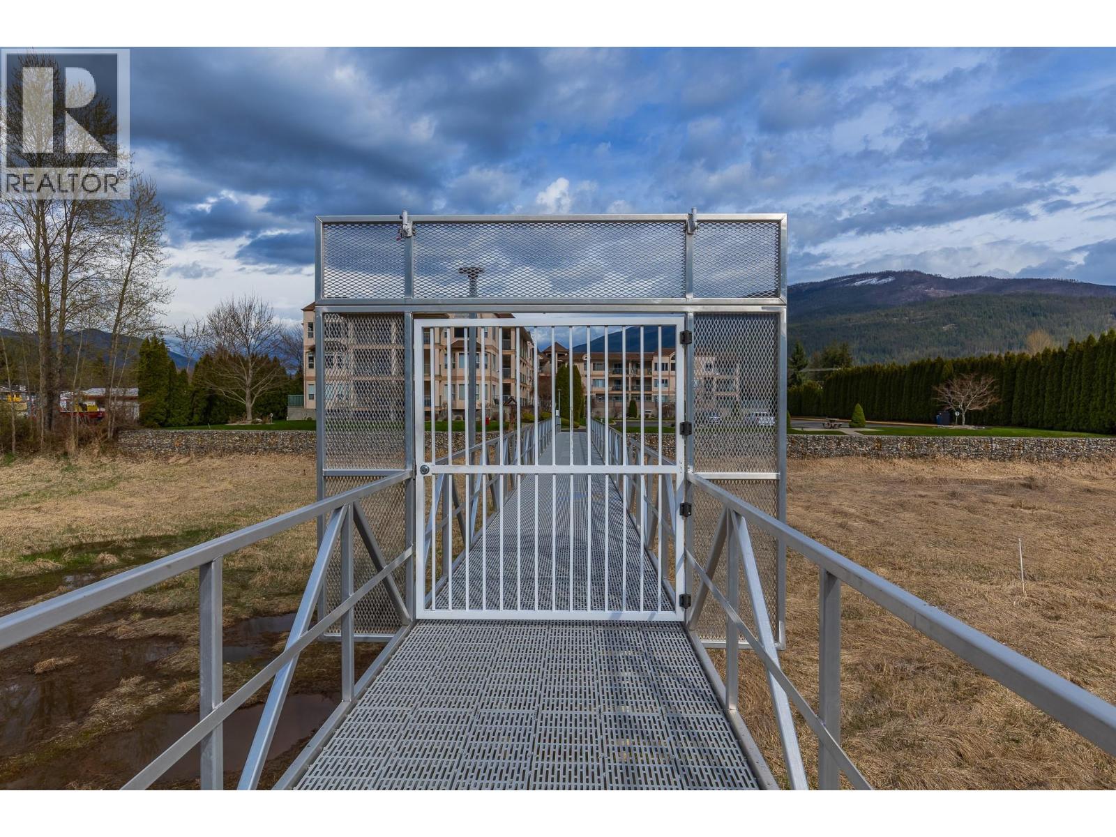 1002 Riverside Avenue Unit# 304, Sicamous