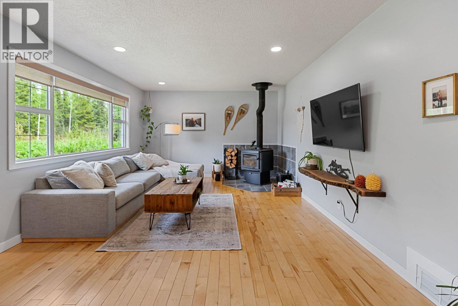 Photo 8 of 33 — 8325 CORRAL ROAD · Prince George, BC
