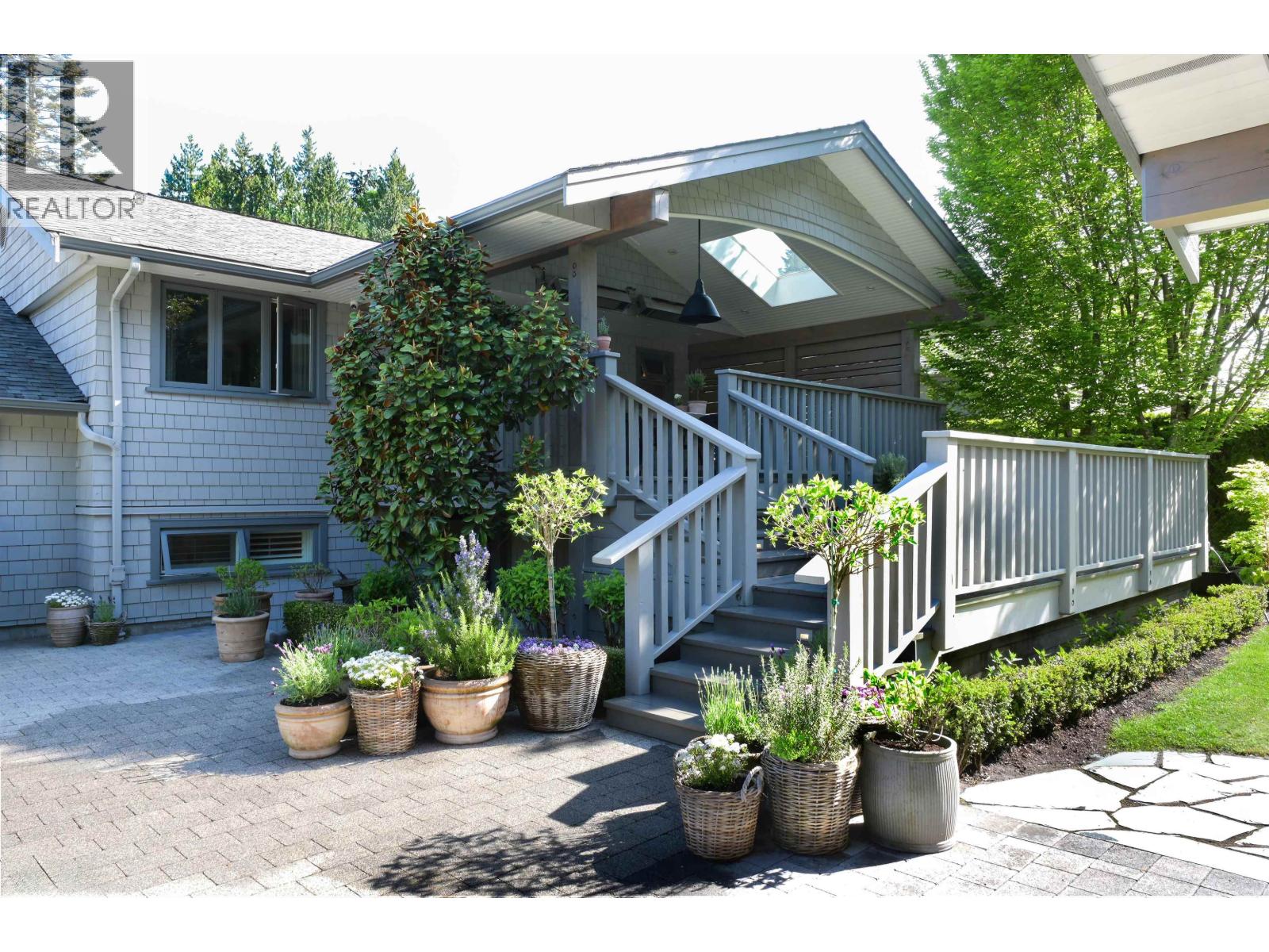 1383 W 23RD STREET, North Vancouver