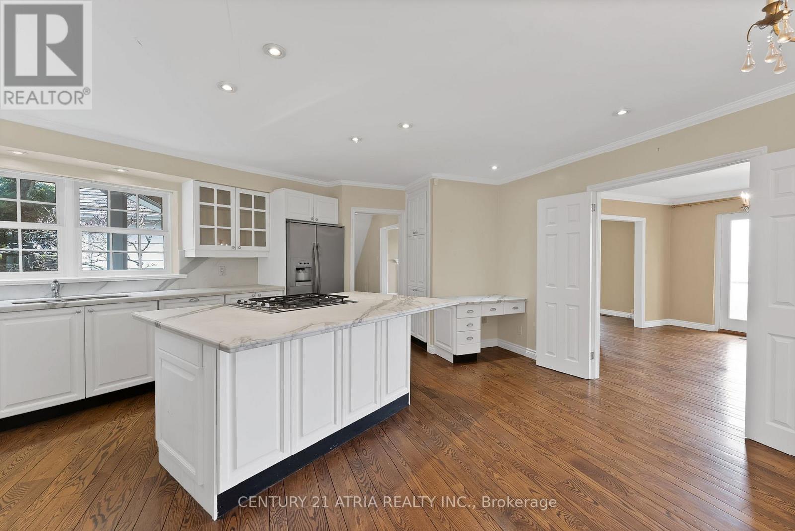 5 HILL CRESCENT - 12