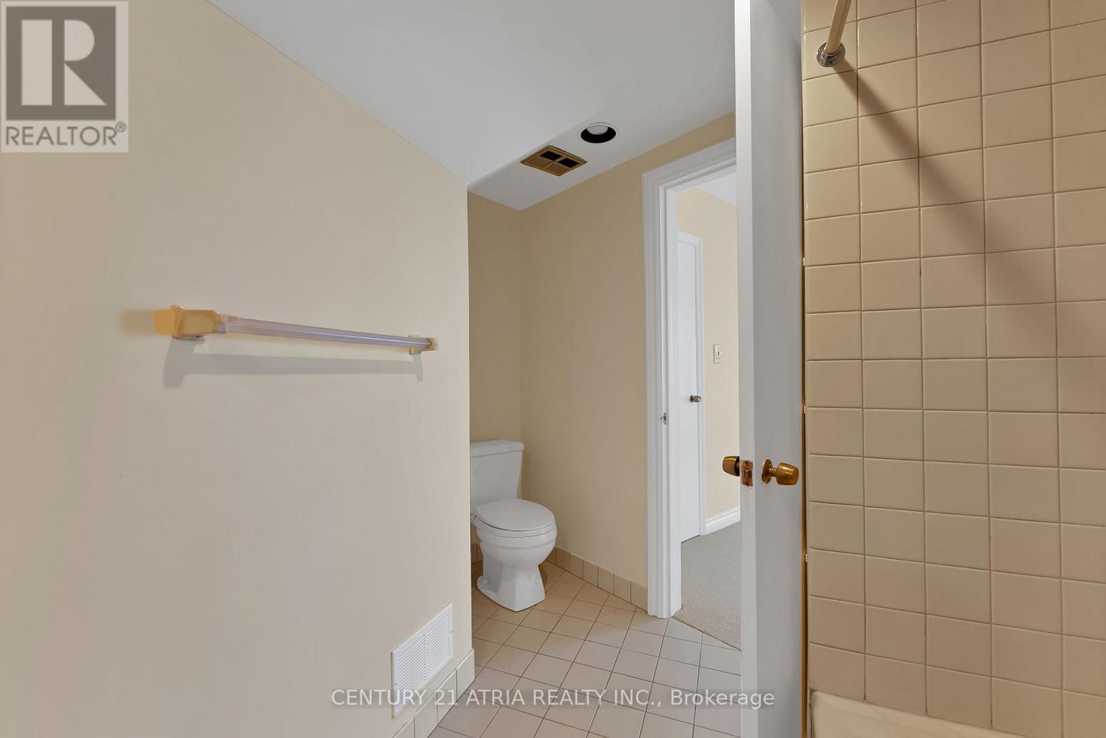 5 HILL CRESCENT - 23
