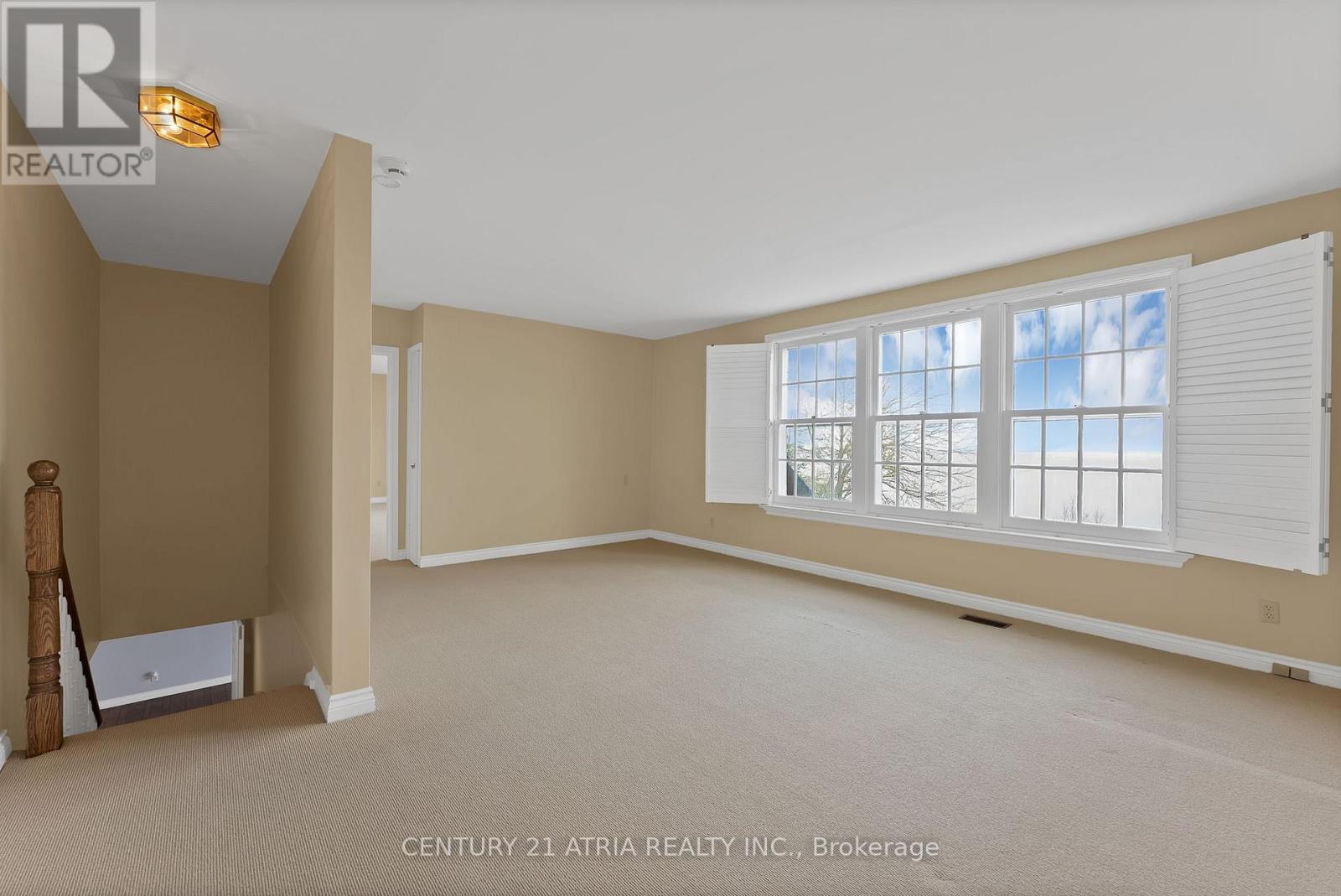5 HILL CRESCENT - 24