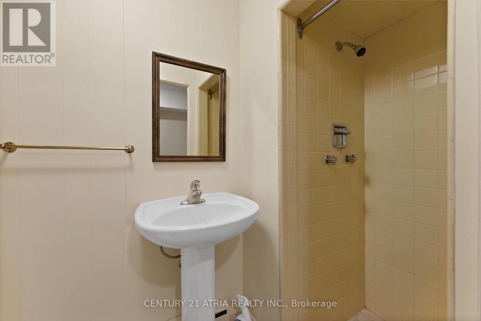 5 HILL CRESCENT - 34