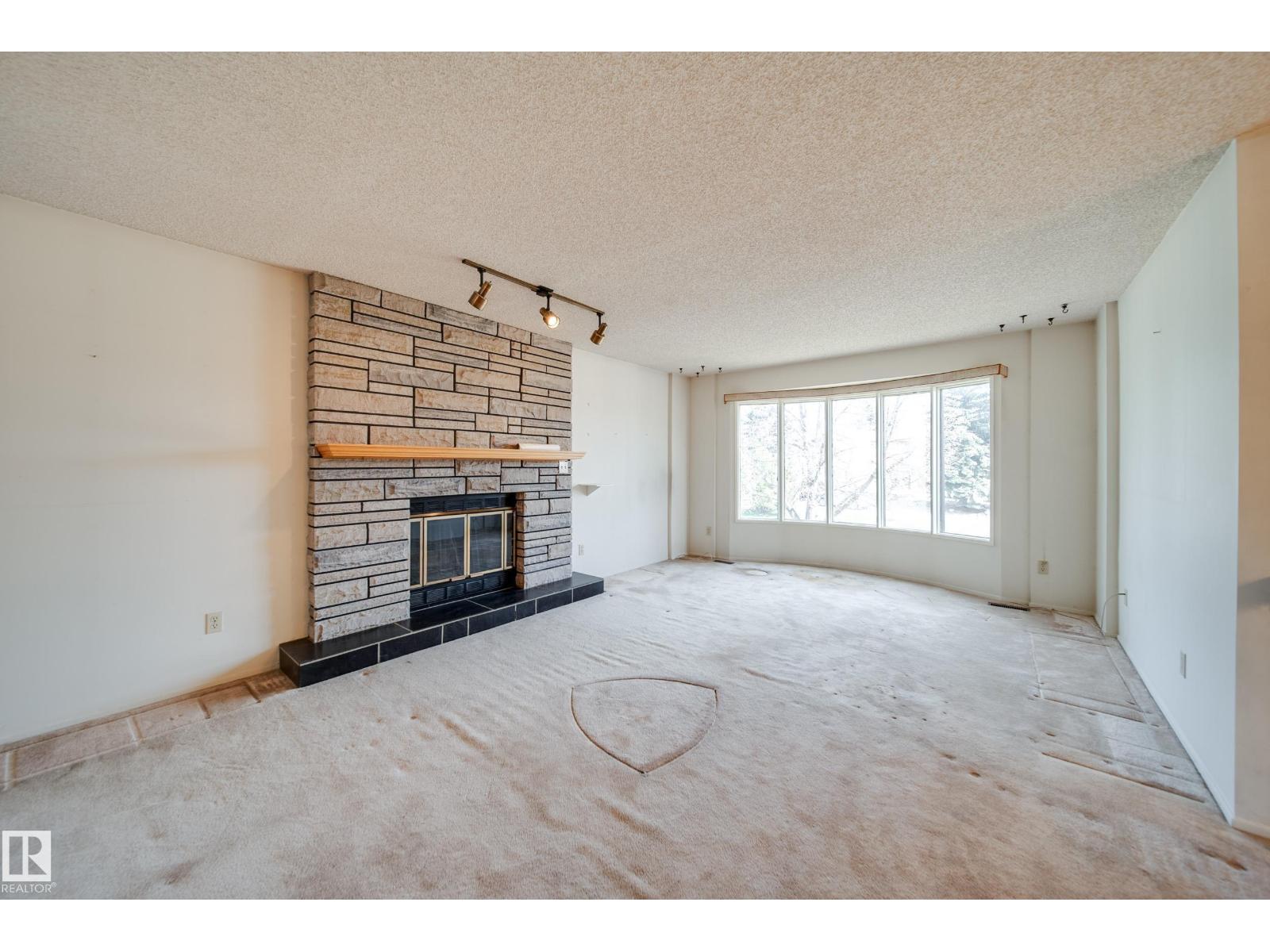 1030 106 ST NW - 4