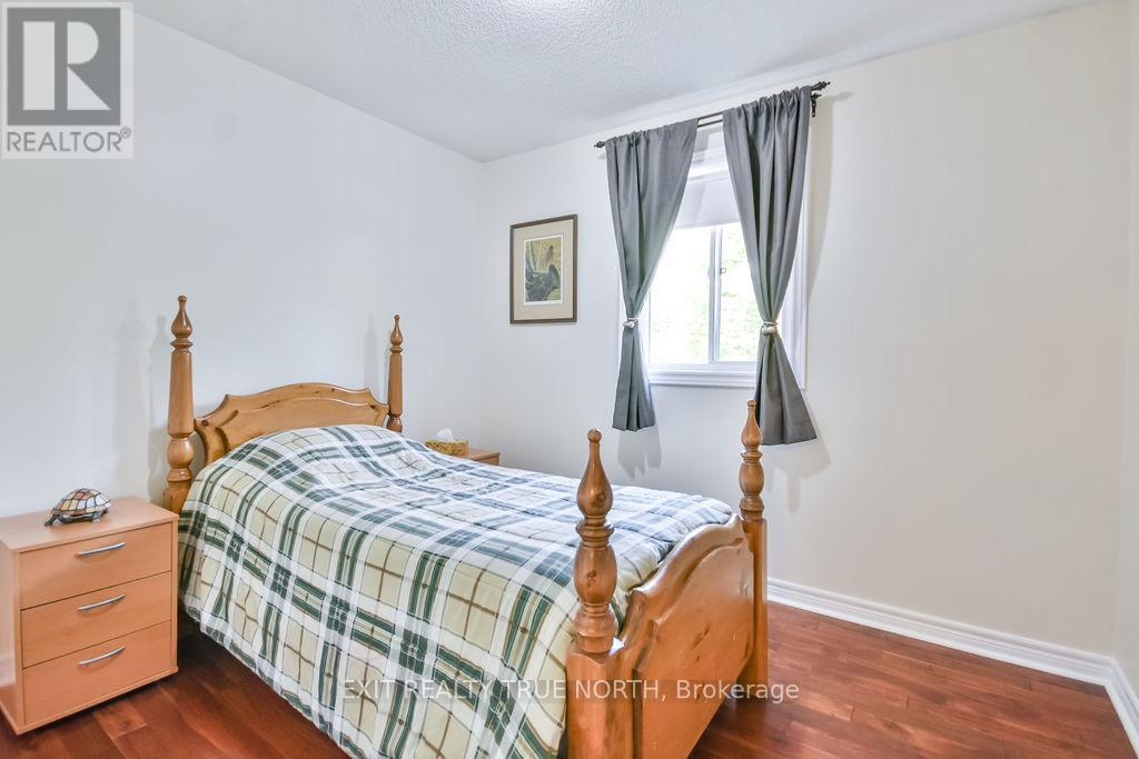 28 NICHOLSON CRESCENT - 23