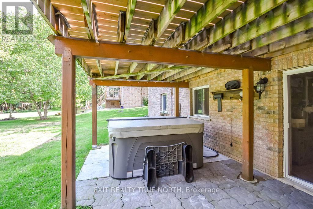 28 NICHOLSON CRESCENT - 40