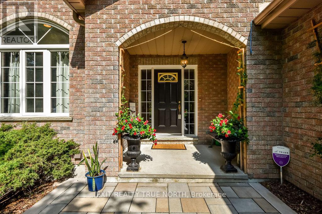 28 NICHOLSON CRESCENT - 5