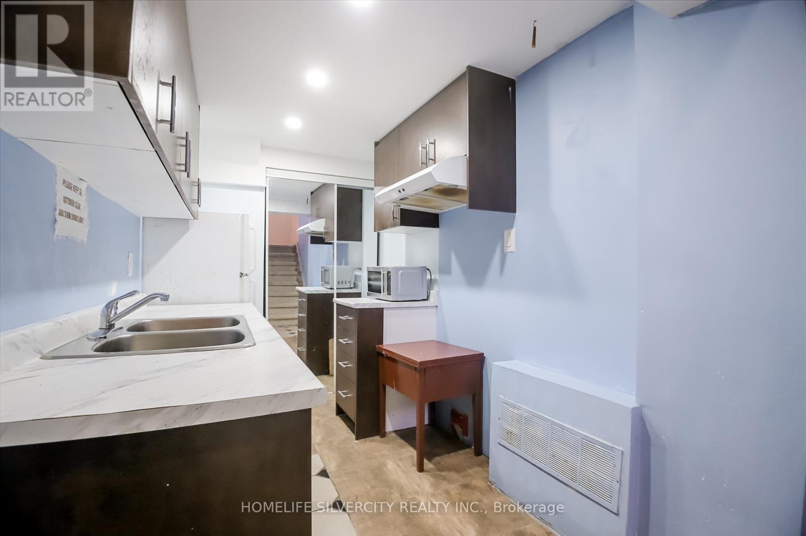 10 COPPERMILL DRIVE - 25