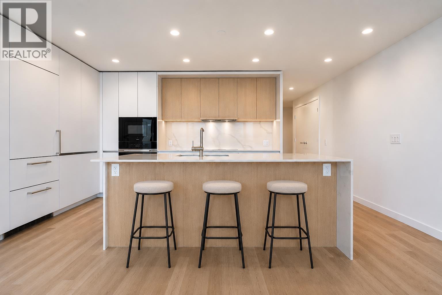 803 3963 UPLANDS WAY, West Vancouver