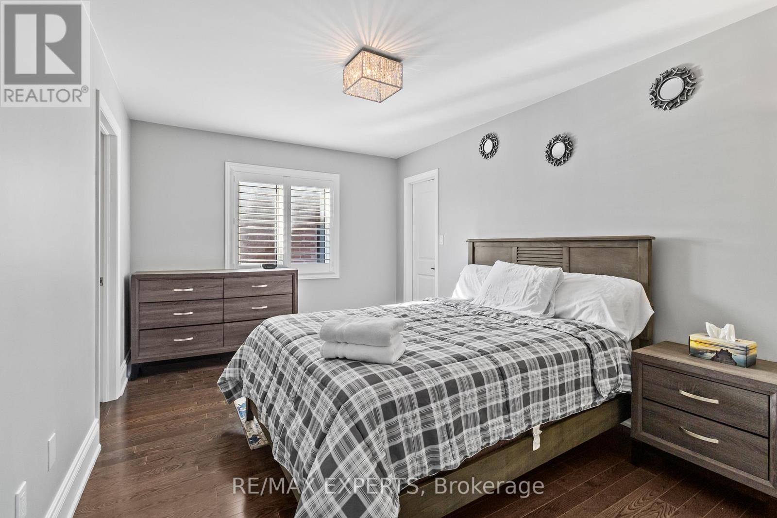 22 TRAVERS GATE - 17
