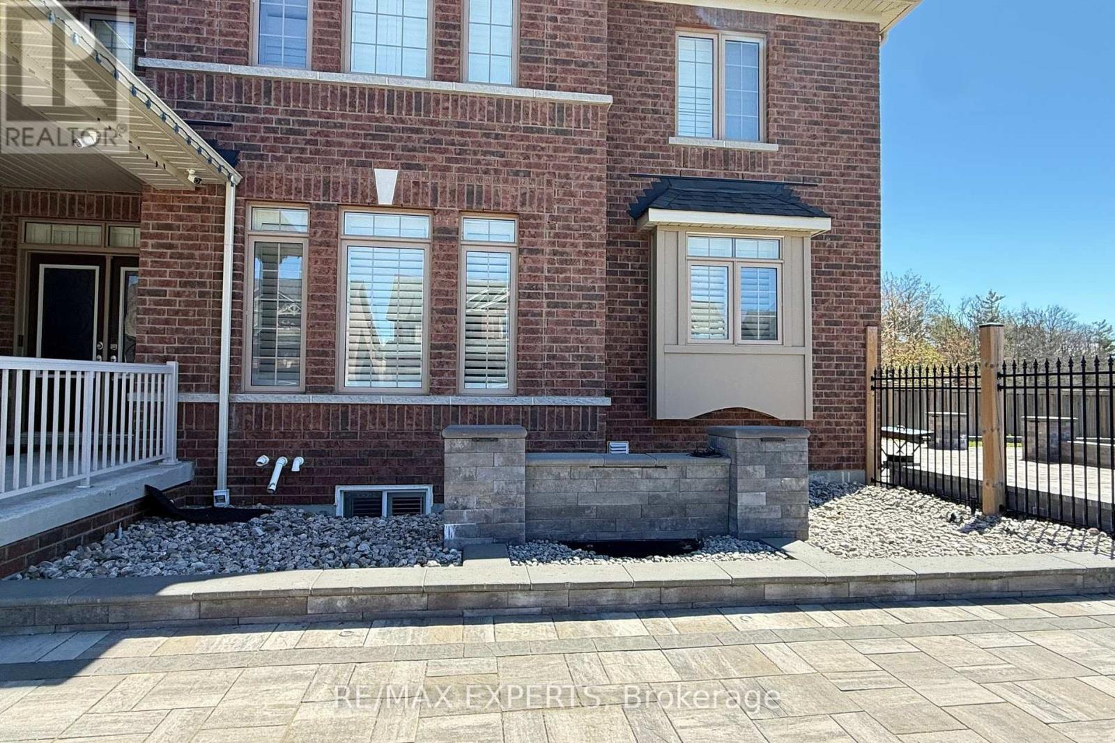 22 TRAVERS GATE - Image 3