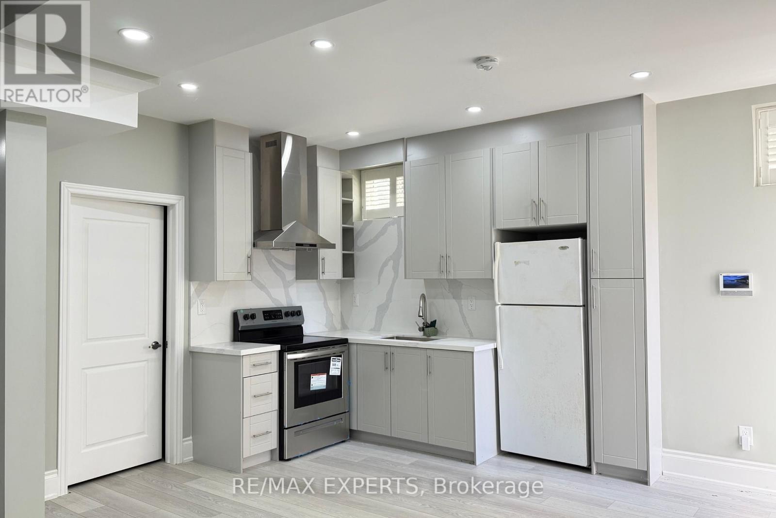 22 TRAVERS GATE - 28
