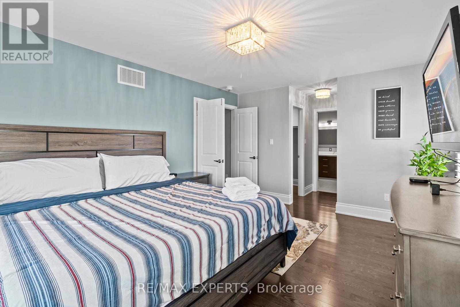 22 TRAVERS GATE - 20
