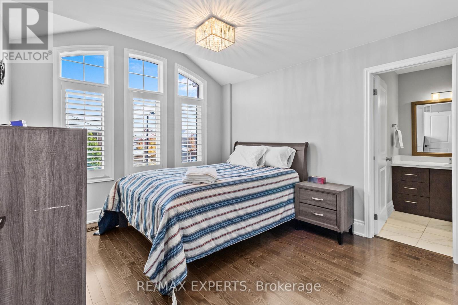 22 TRAVERS GATE - 15