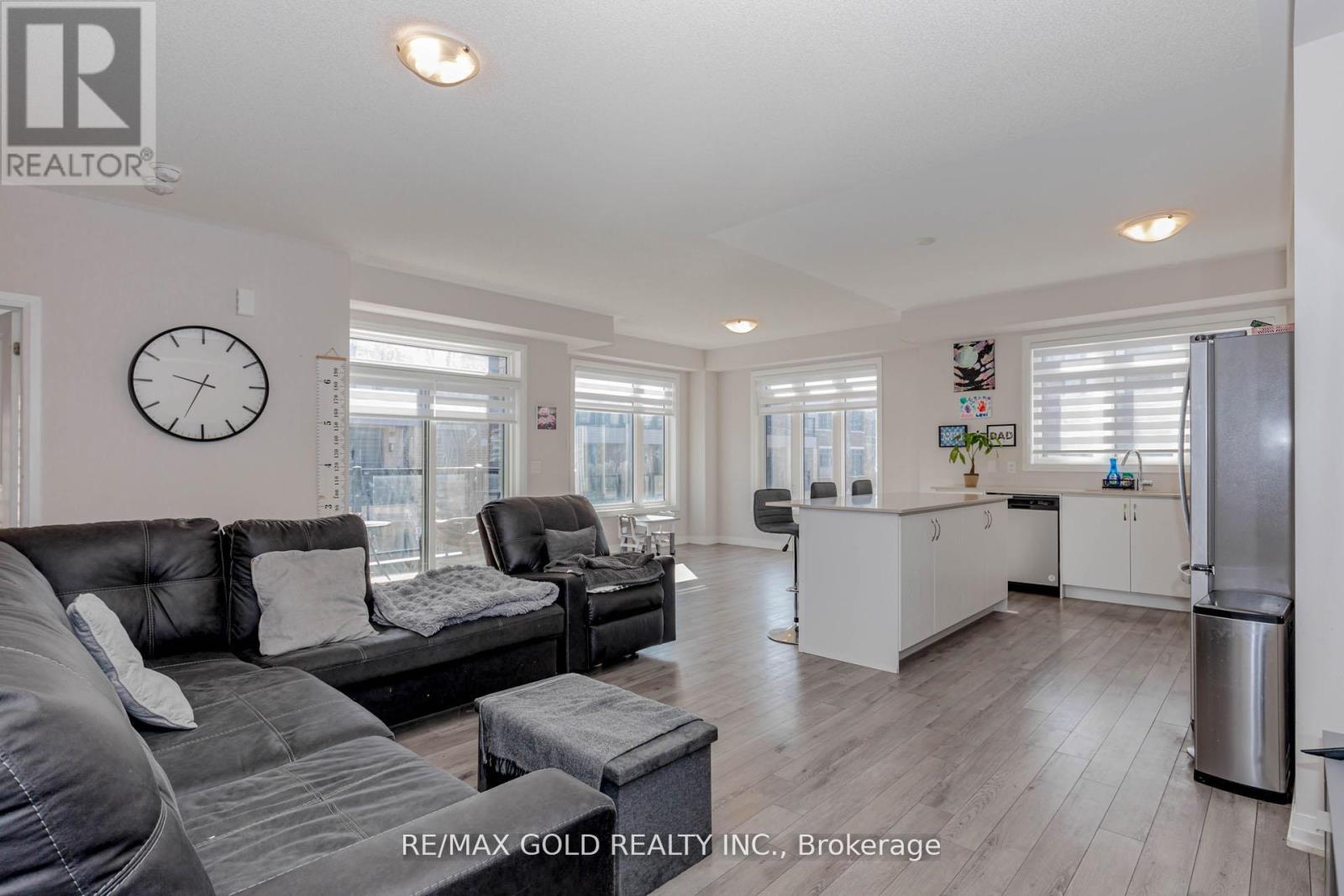 #1007 585 COLBORNE STREET E - 17