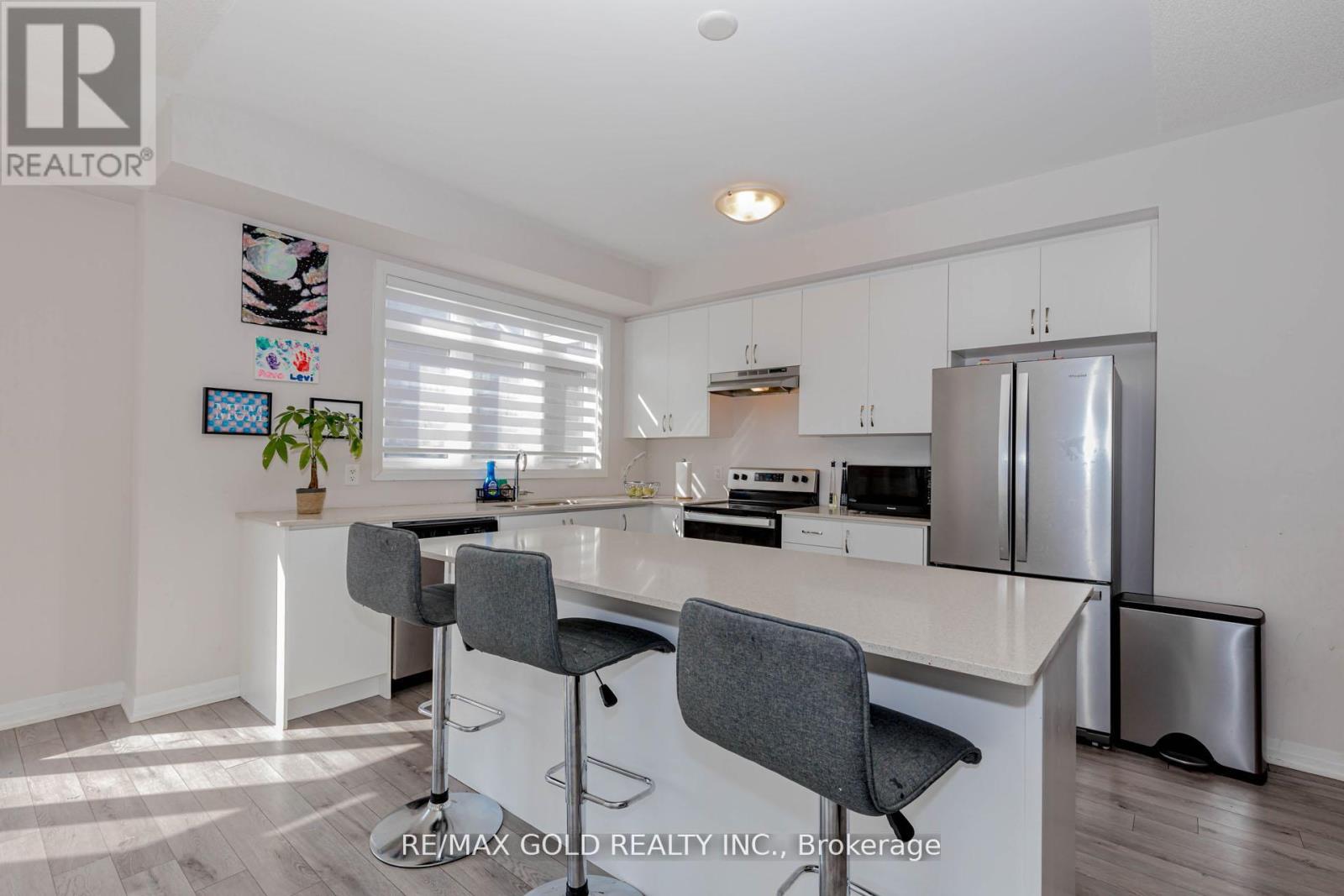 #1007 585 COLBORNE STREET E - 18